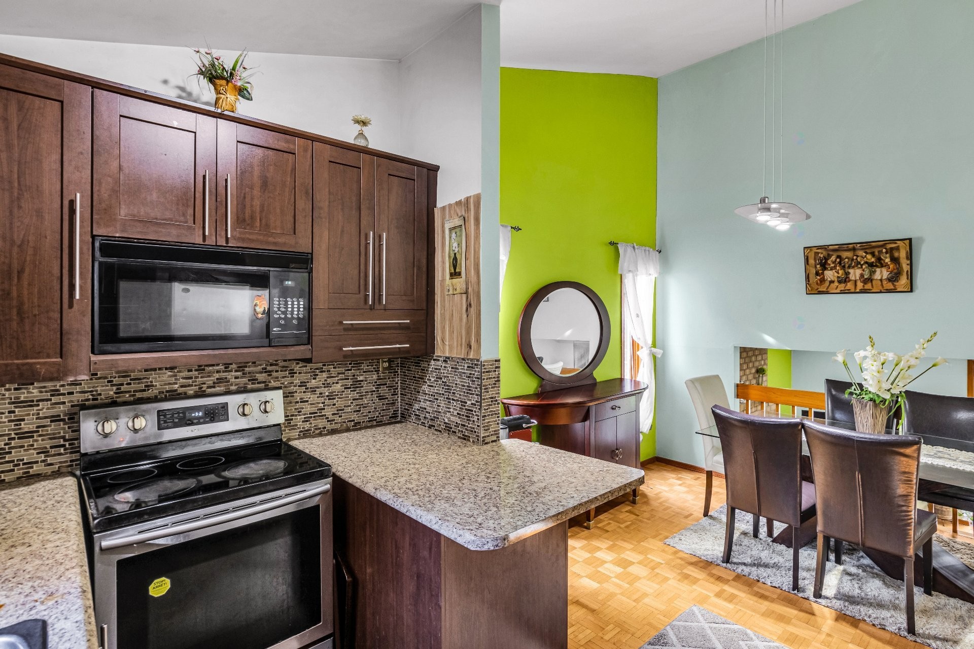 









17711


Rue Antoine-Faucon

,
Montréal (Pierrefonds-Roxboro),




QC
H9J3N2

