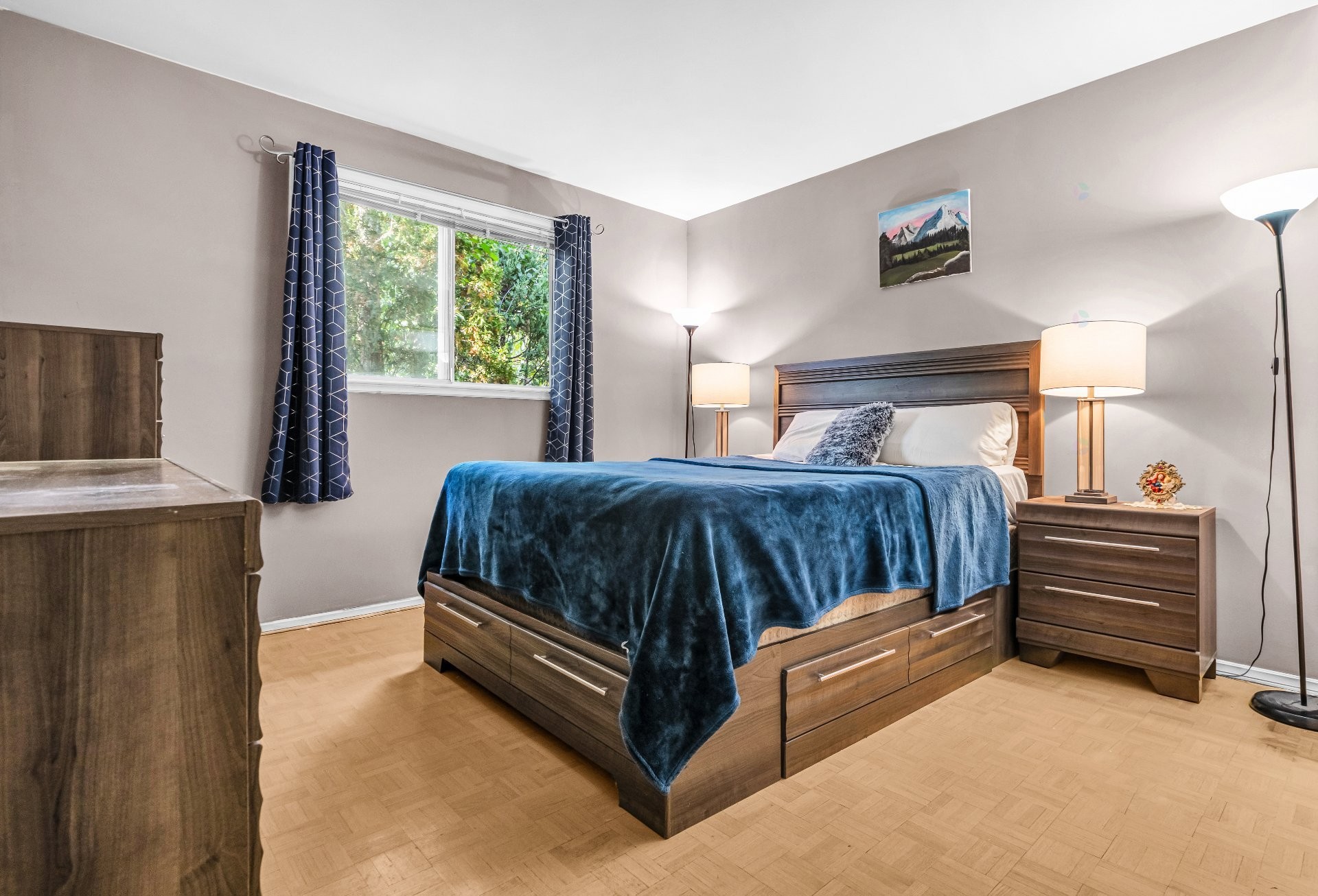 









17711


Rue Antoine-Faucon

,
Montréal (Pierrefonds-Roxboro),




QC
H9J3N2

