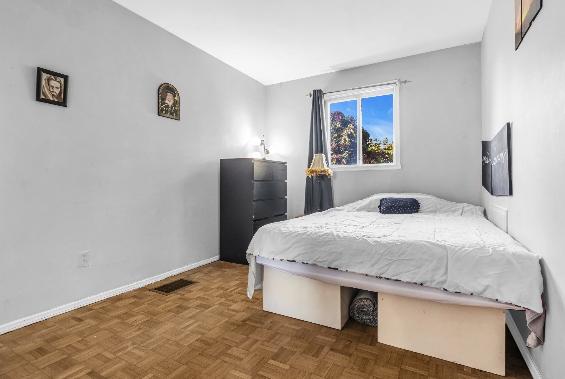 









17711


Rue Antoine-Faucon

,
Montréal (Pierrefonds-Roxboro),




QC
H9J3N2

