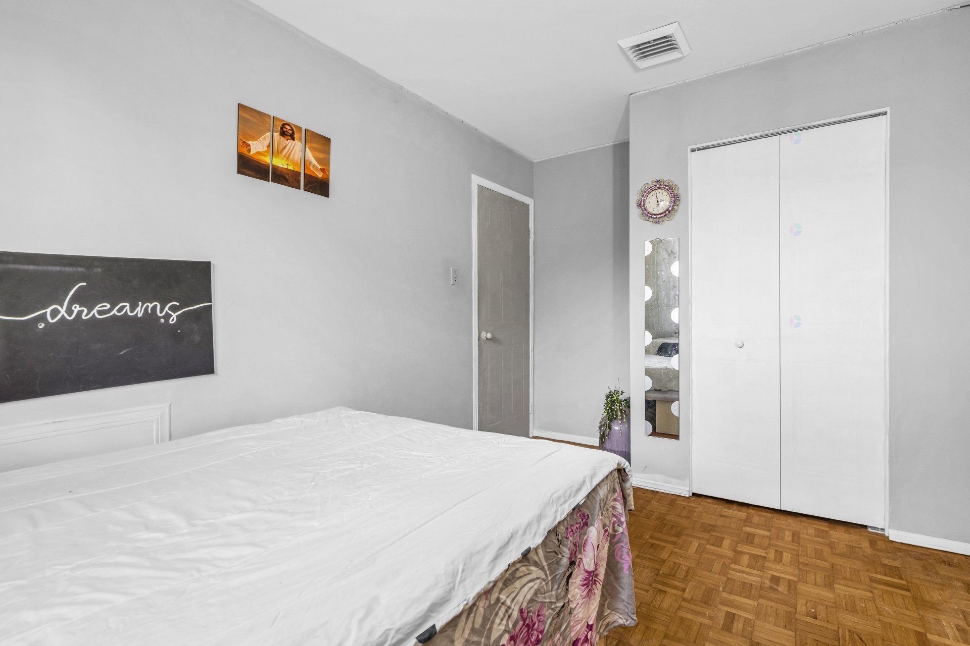 









17711


Rue Antoine-Faucon

,
Montréal (Pierrefonds-Roxboro),




QC
H9J3N2

