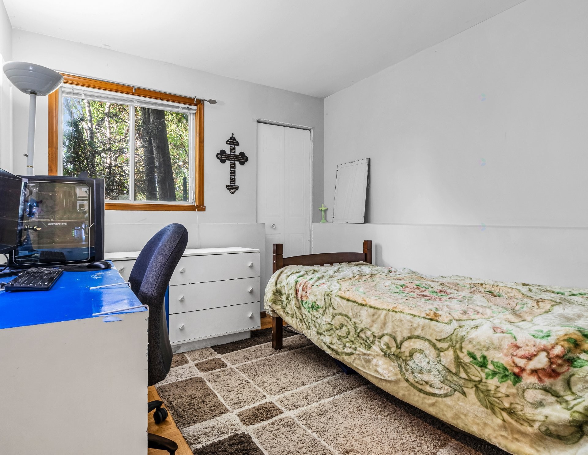 









17711


Rue Antoine-Faucon

,
Montréal (Pierrefonds-Roxboro),




QC
H9J3N2

