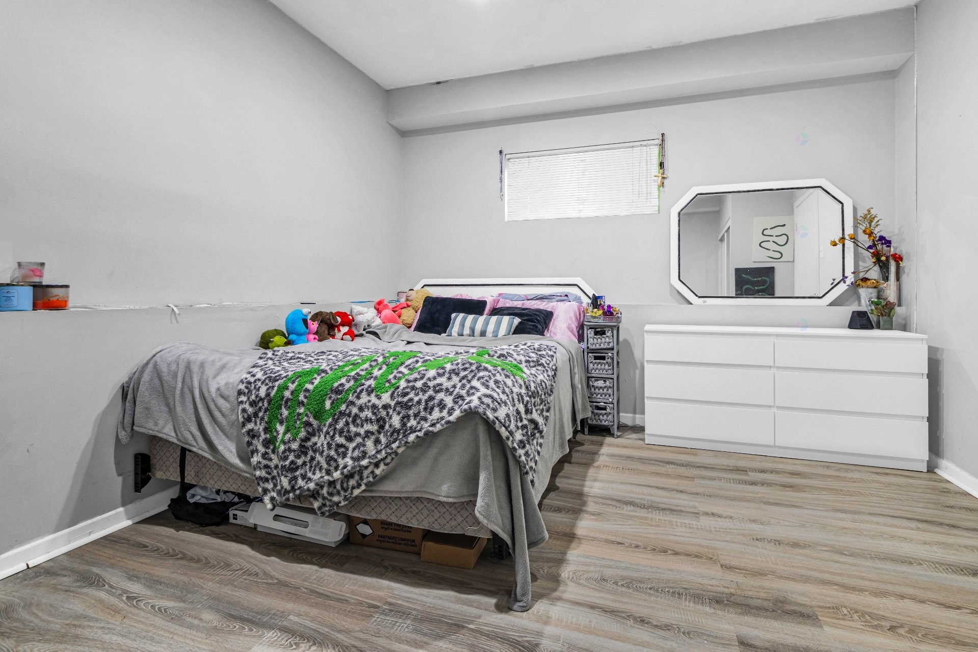 









17711


Rue Antoine-Faucon

,
Montréal (Pierrefonds-Roxboro),




QC
H9J3N2

