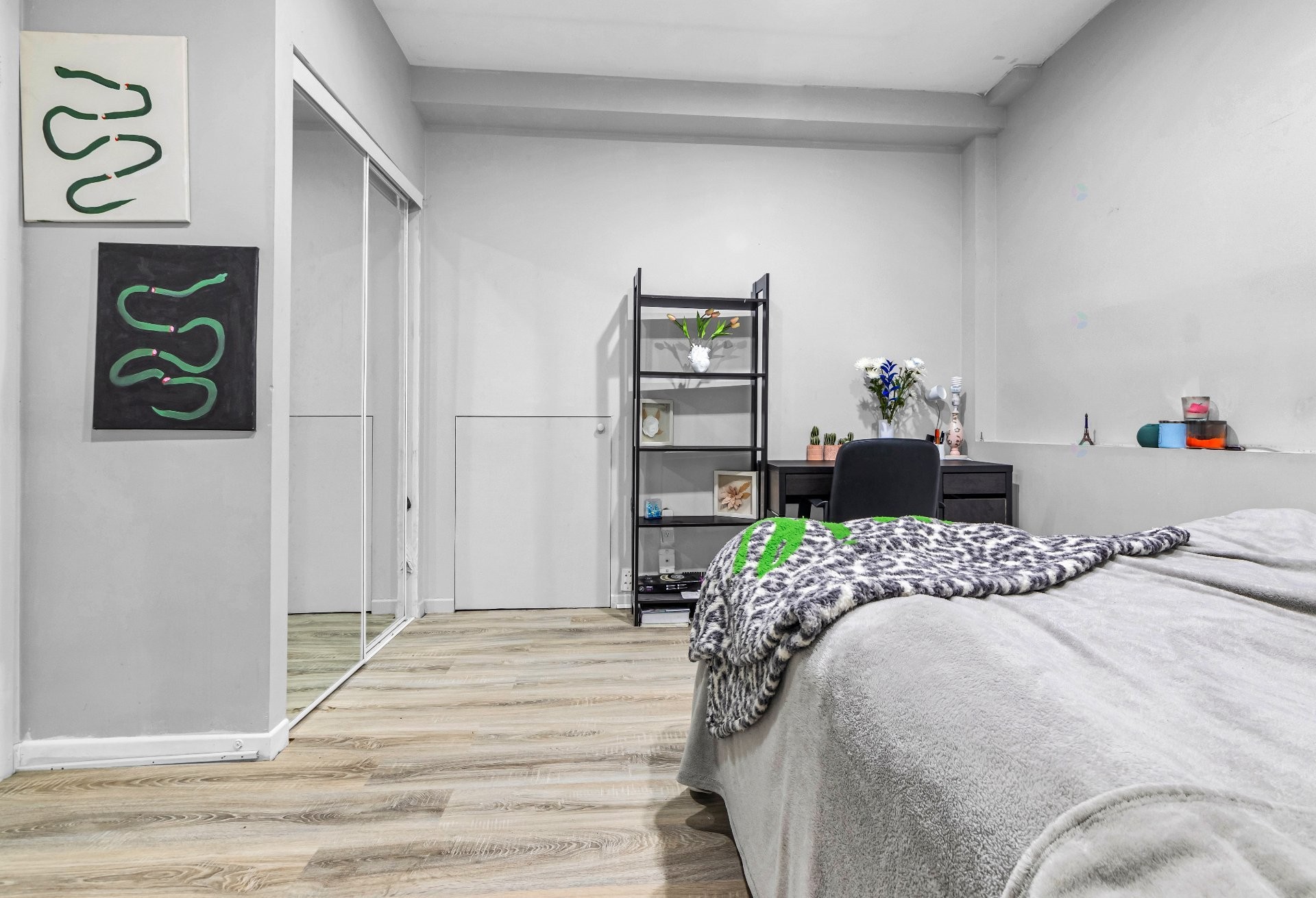 









17711


Rue Antoine-Faucon

,
Montréal (Pierrefonds-Roxboro),




QC
H9J3N2

