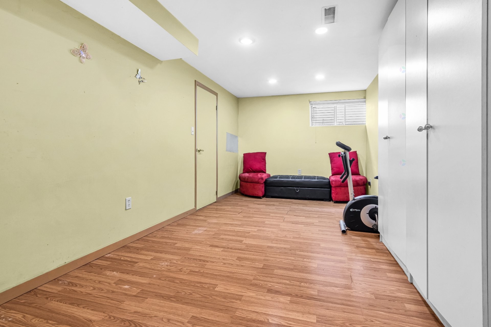 









17711


Rue Antoine-Faucon

,
Montréal (Pierrefonds-Roxboro),




QC
H9J3N2

