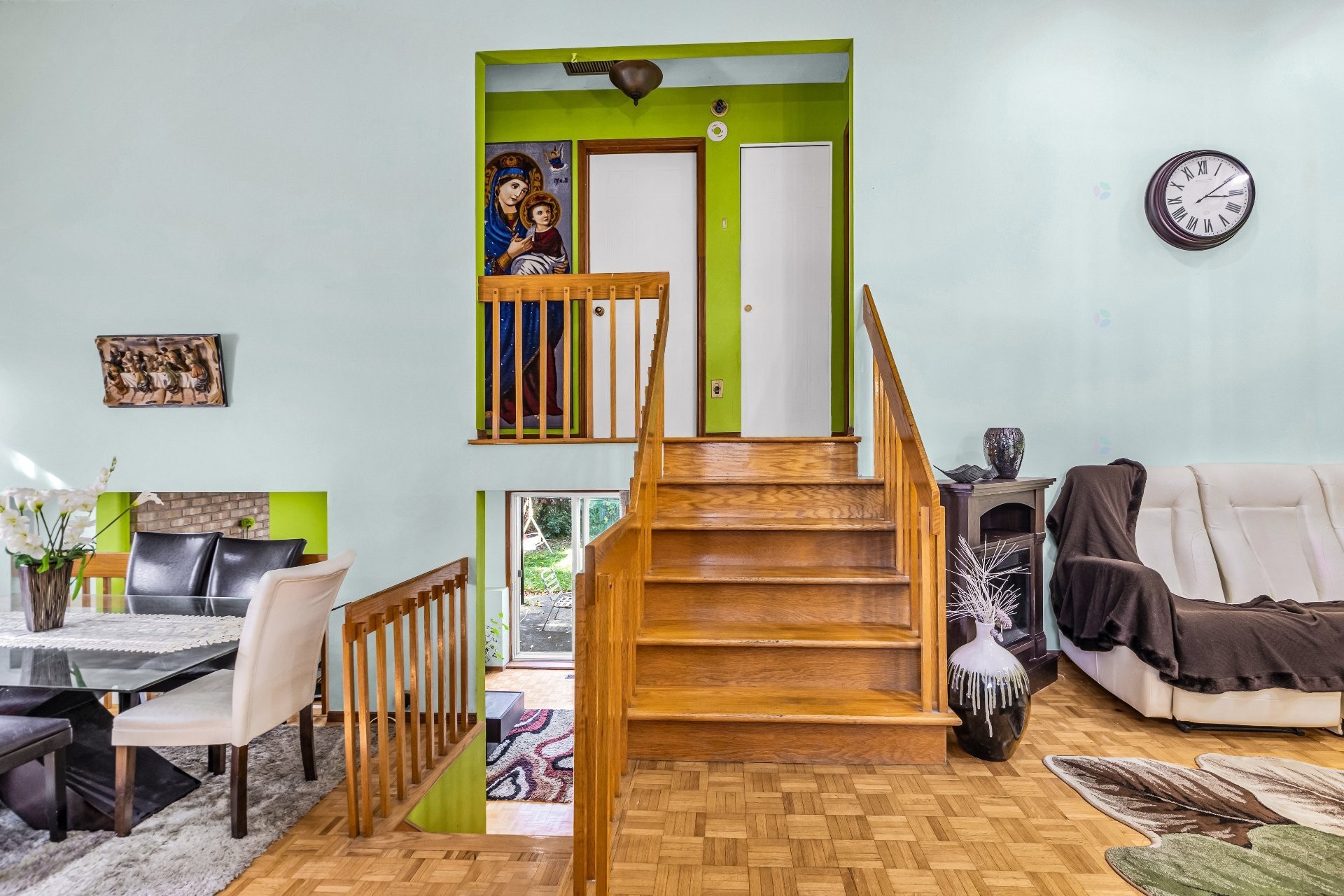 









17711


Rue Antoine-Faucon

,
Montréal (Pierrefonds-Roxboro),




QC
H9J3N2

