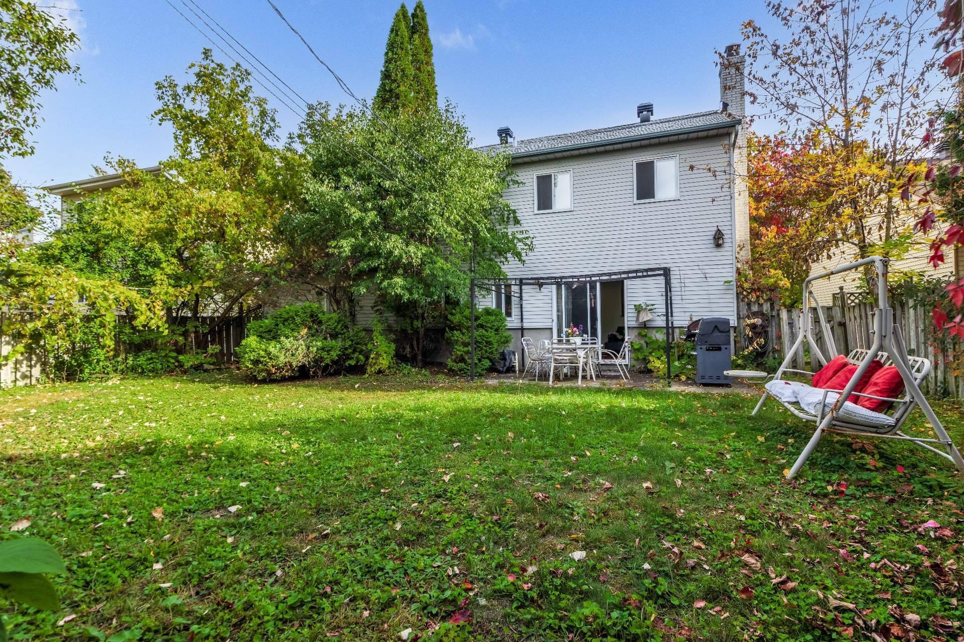 









17711


Rue Antoine-Faucon

,
Montréal (Pierrefonds-Roxboro),




QC
H9J3N2

