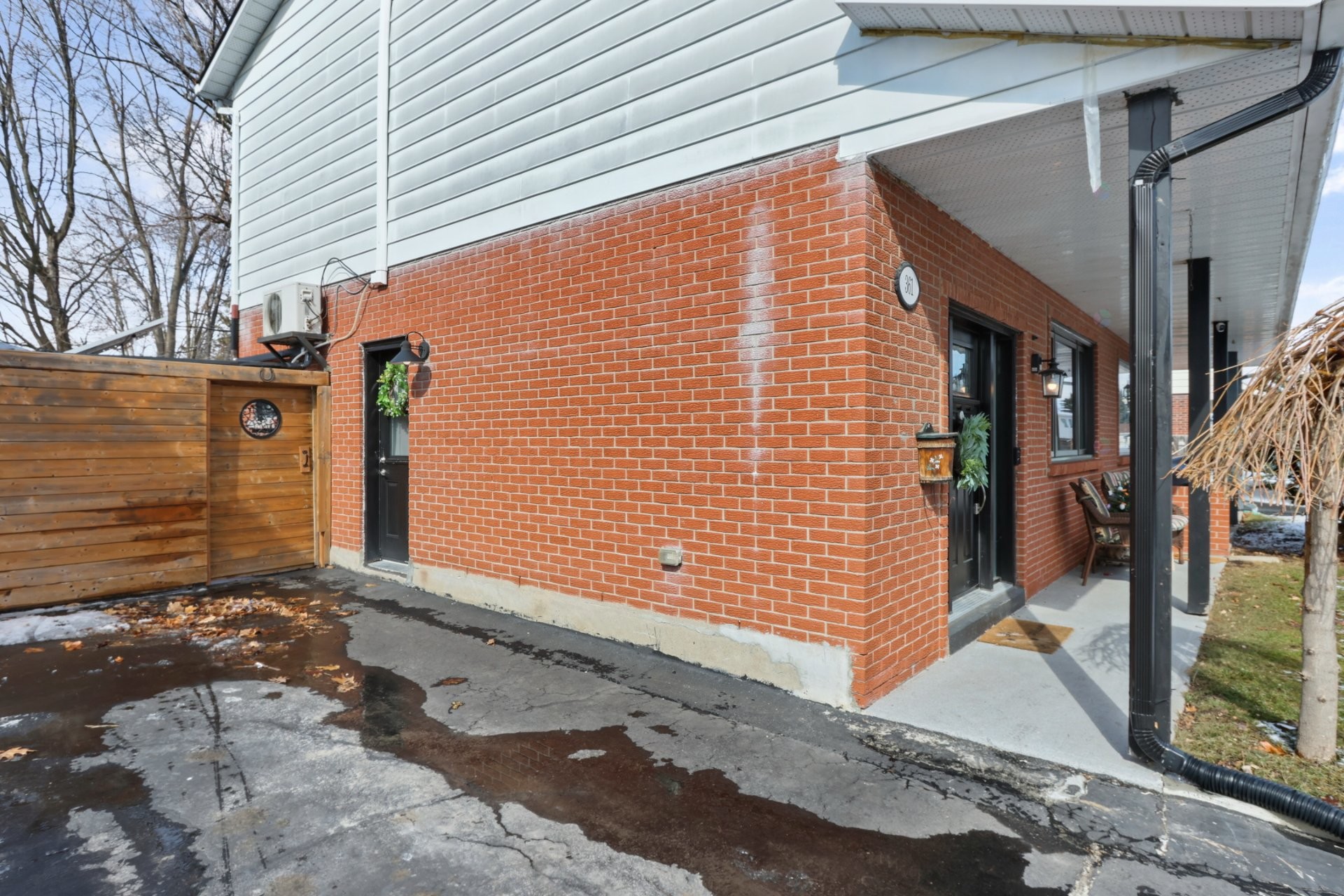 









361


Rue Grilli

,
Pincourt,




QC
J7W6Y8

