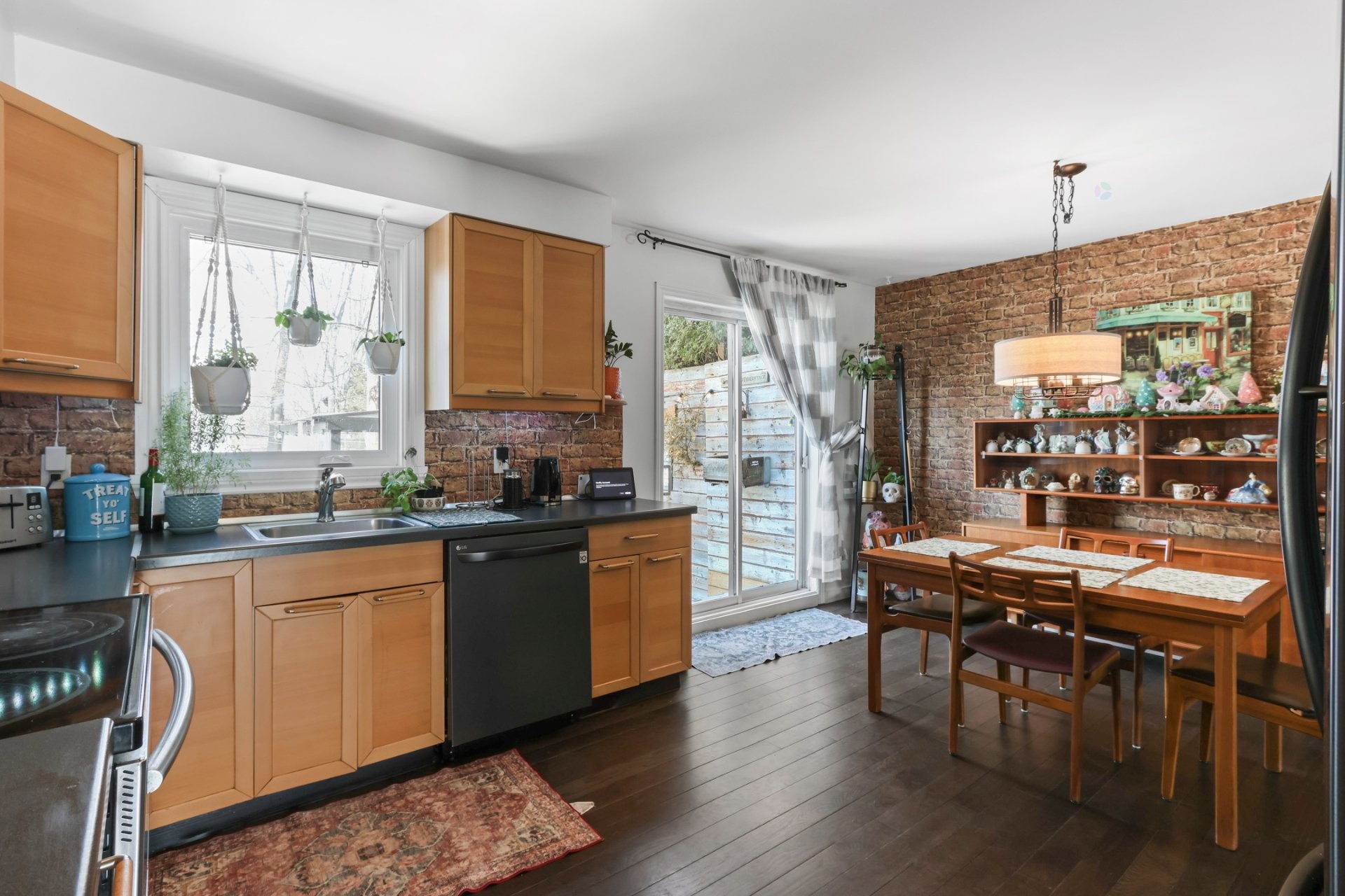 









361


Rue Grilli

,
Pincourt,




QC
J7W6Y8

