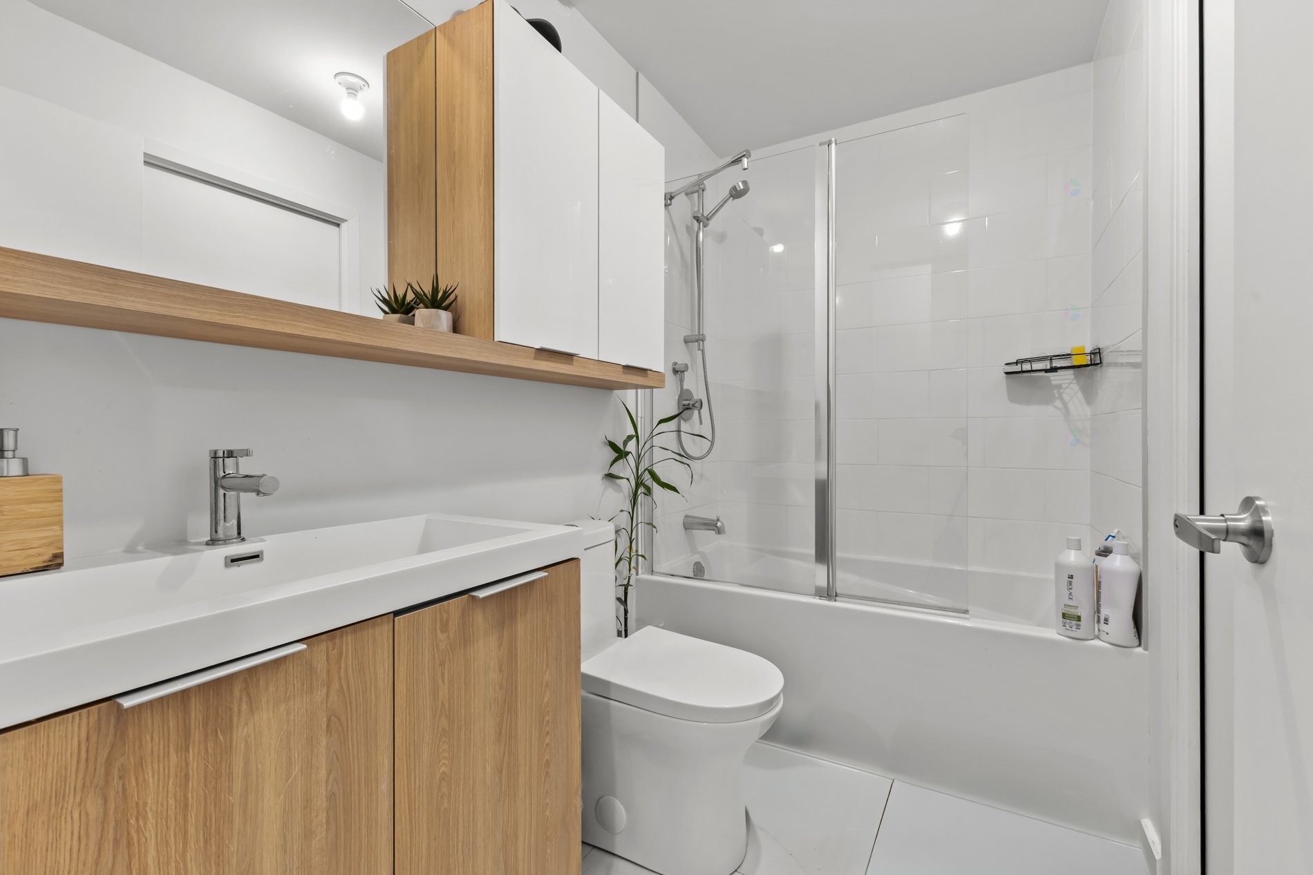 









568


Rue Nicolet

,
Montréal (Mercier/Hochelaga-Maisonneuve),




QC
H1W0C2

