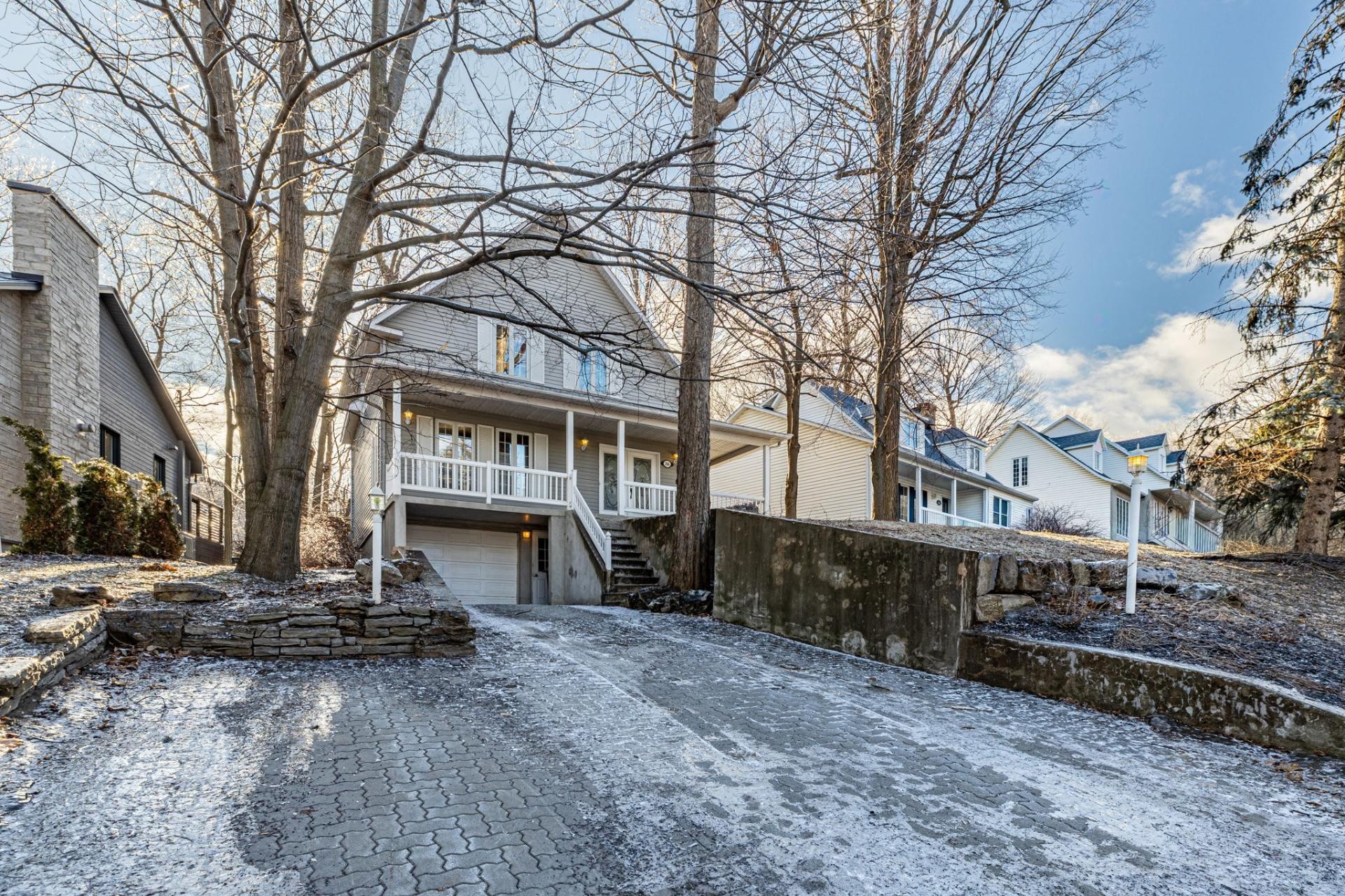 









26


Av. du Mont-St-Bruno

,
Sainte-Julie,




QC
J3E2Z9

