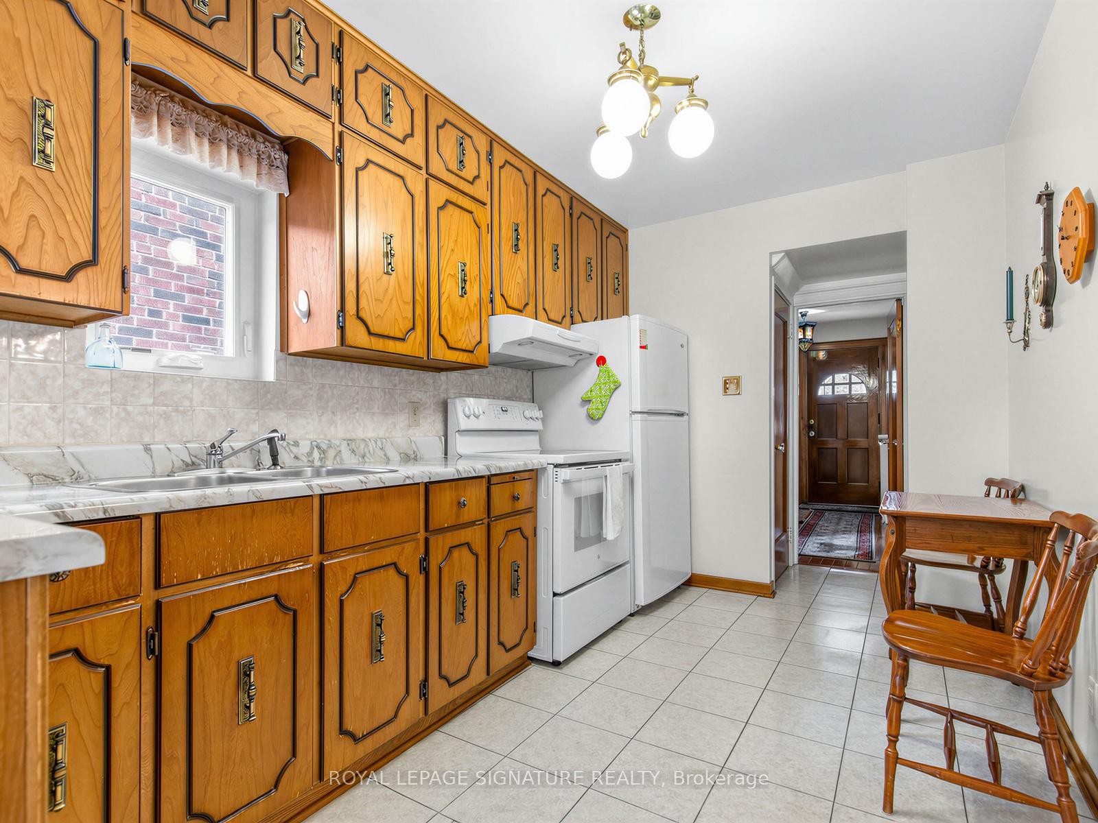 









136


Cranbrooke

Avenue,
Toronto,




ON
M5M 1M5

