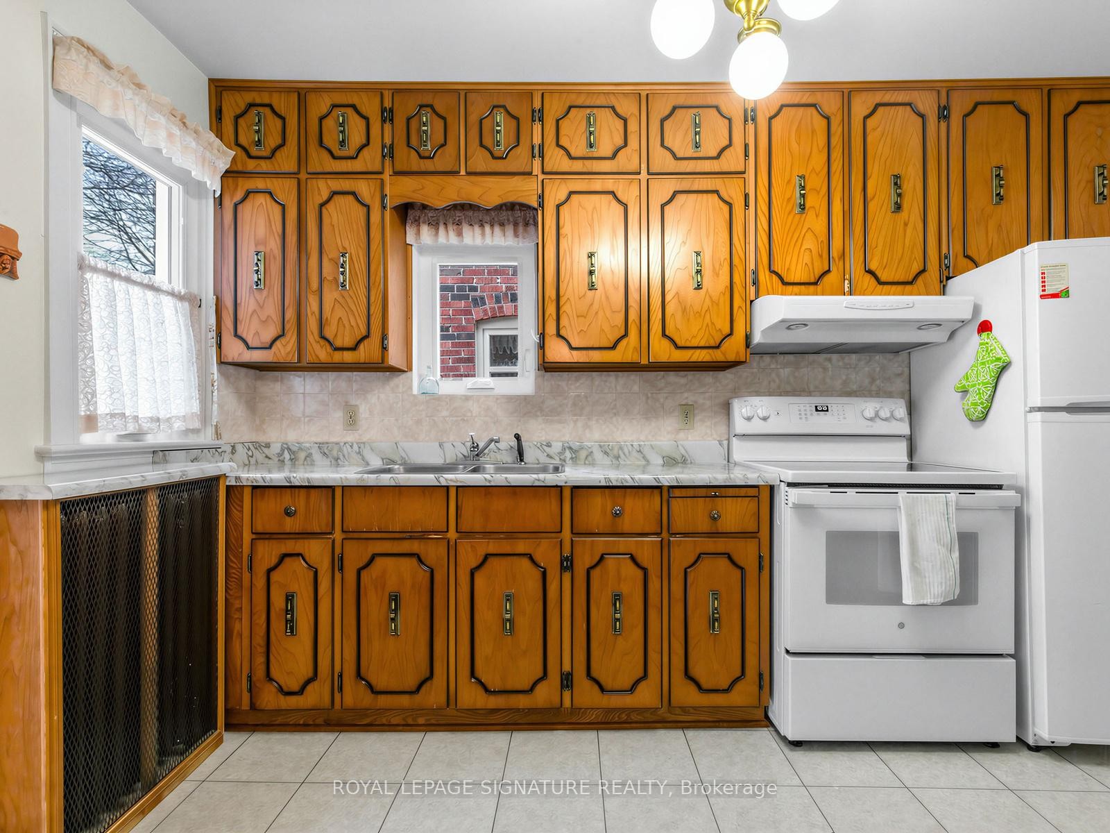 









136


Cranbrooke

Avenue,
Toronto,




ON
M5M 1M5

