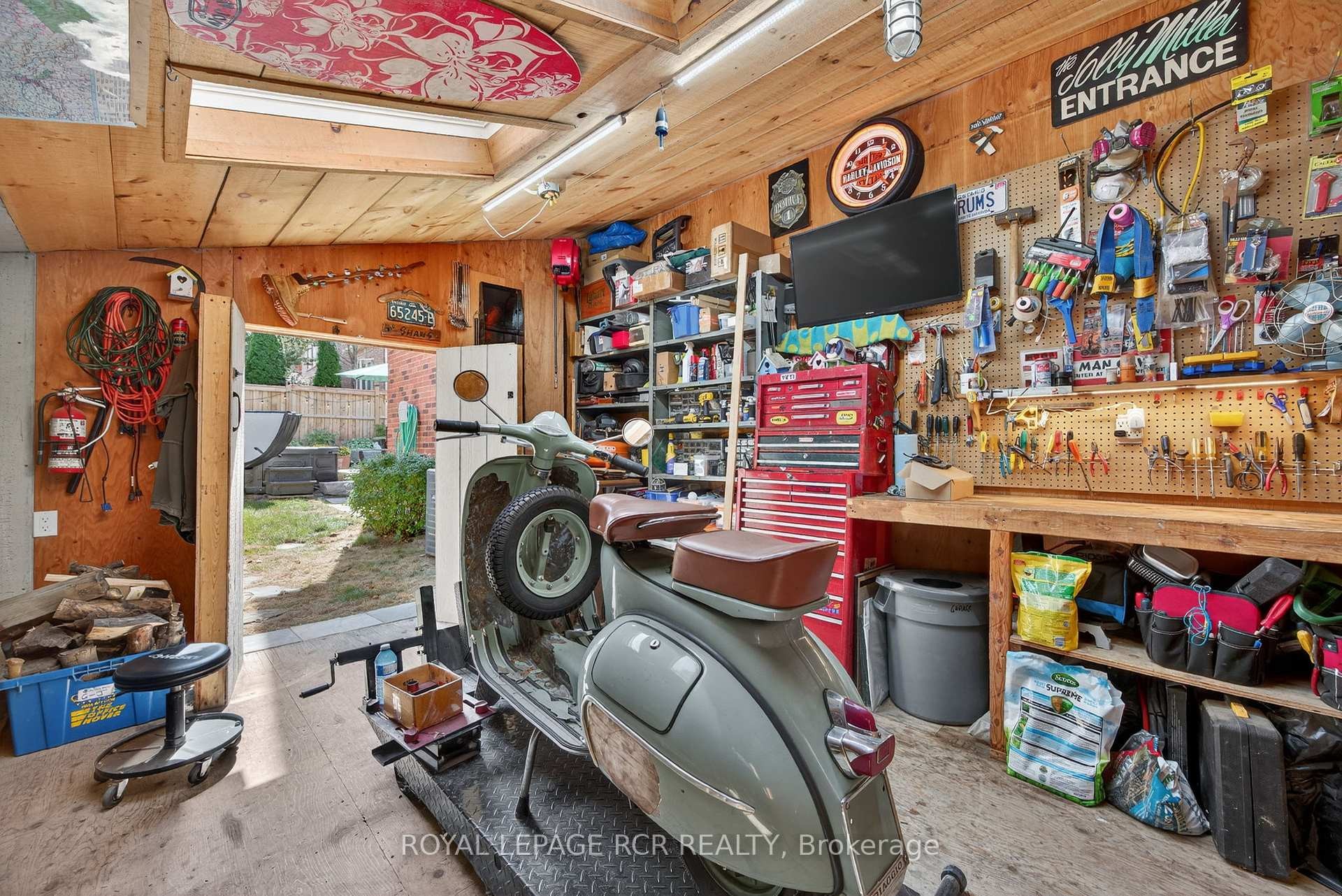 









165


Bonny Meadows

Drive,
Aurora,




ON
L4G 6N1

