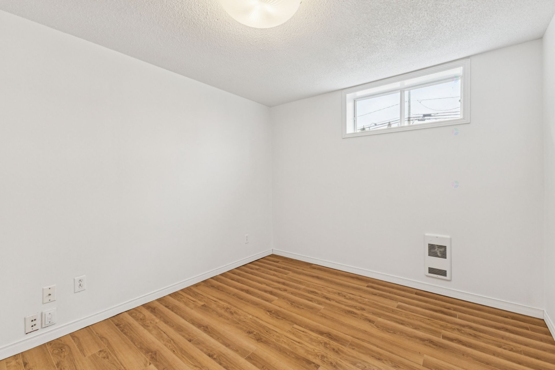 









21


Rue Valpin

,
Gatineau (Masson-Angers),




QC
J8M1G8

