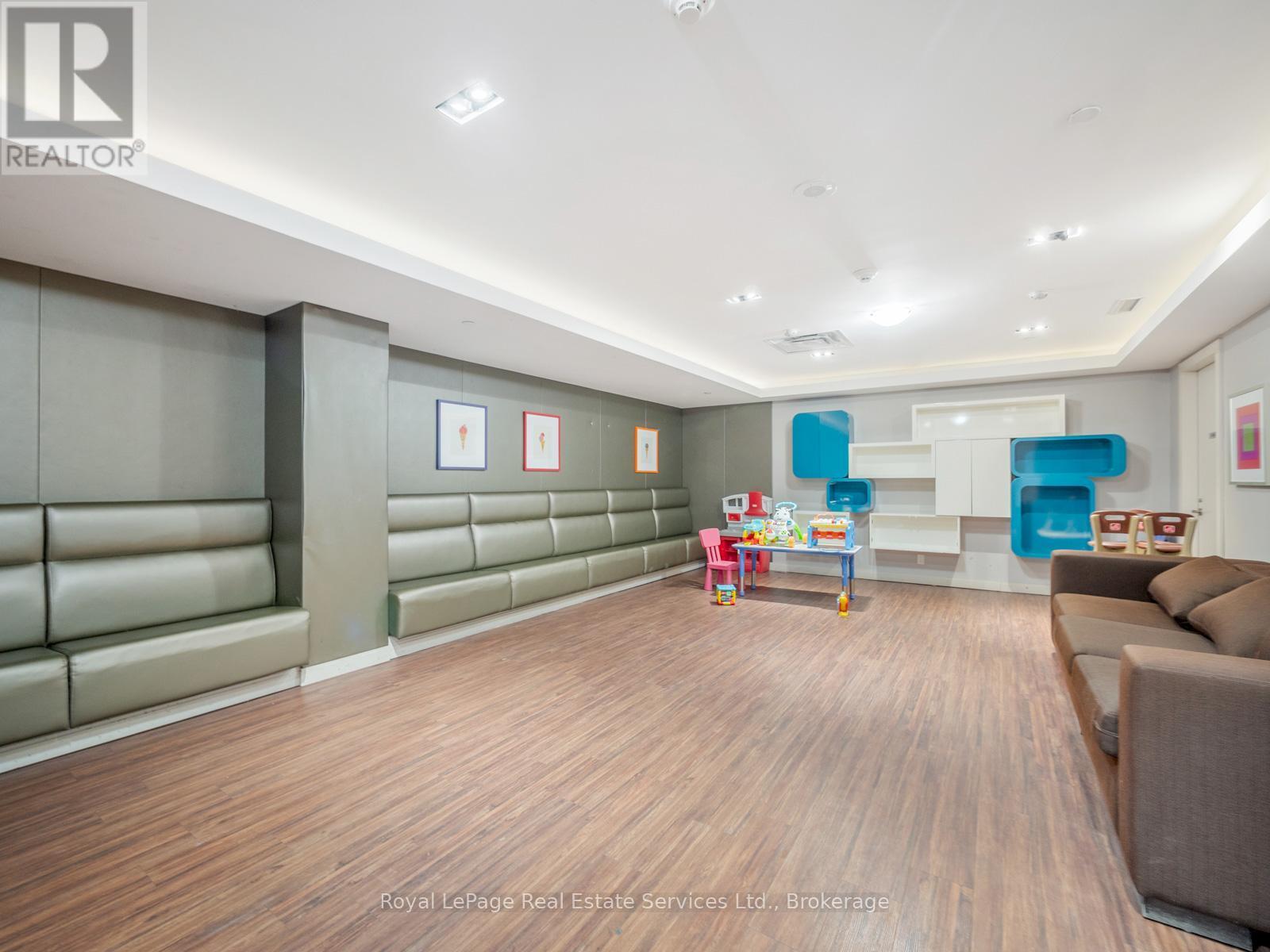 












2107 - 9 VALHALLA INN ROAD

,
Toronto (Islington-City Centre West),




Ontario
M9B1B2

