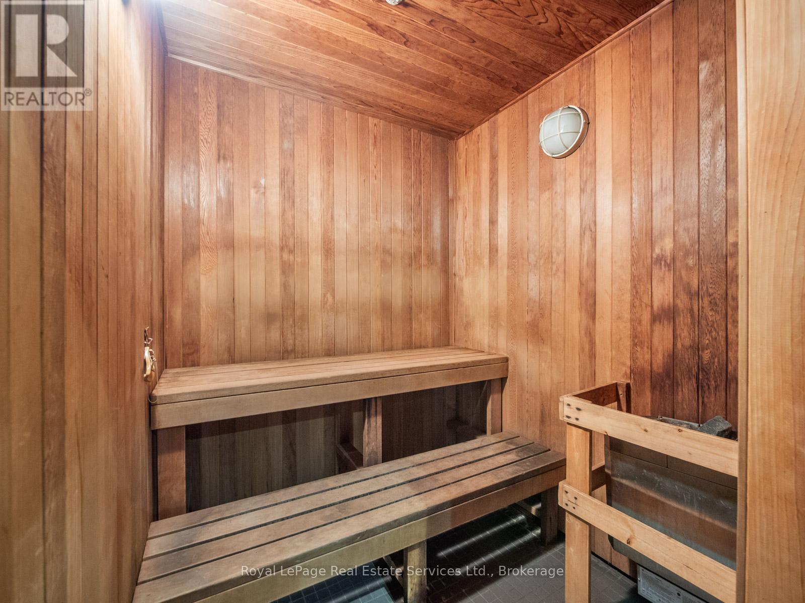 












2107 - 9 VALHALLA INN ROAD

,
Toronto (Islington-City Centre West),




Ontario
M9B1B2

