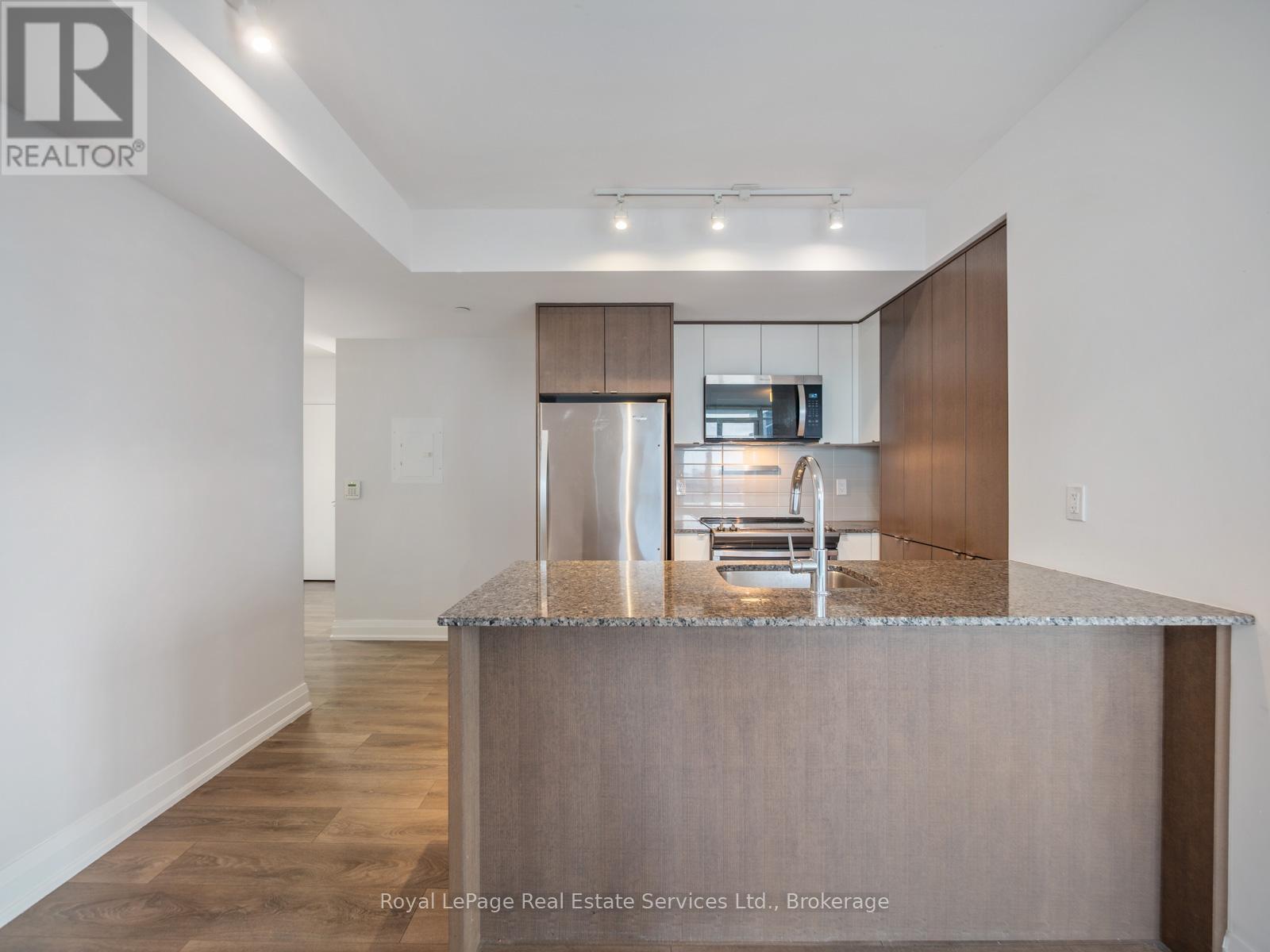 












2107 - 9 VALHALLA INN ROAD

,
Toronto (Islington-City Centre West),




Ontario
M9B1B2

