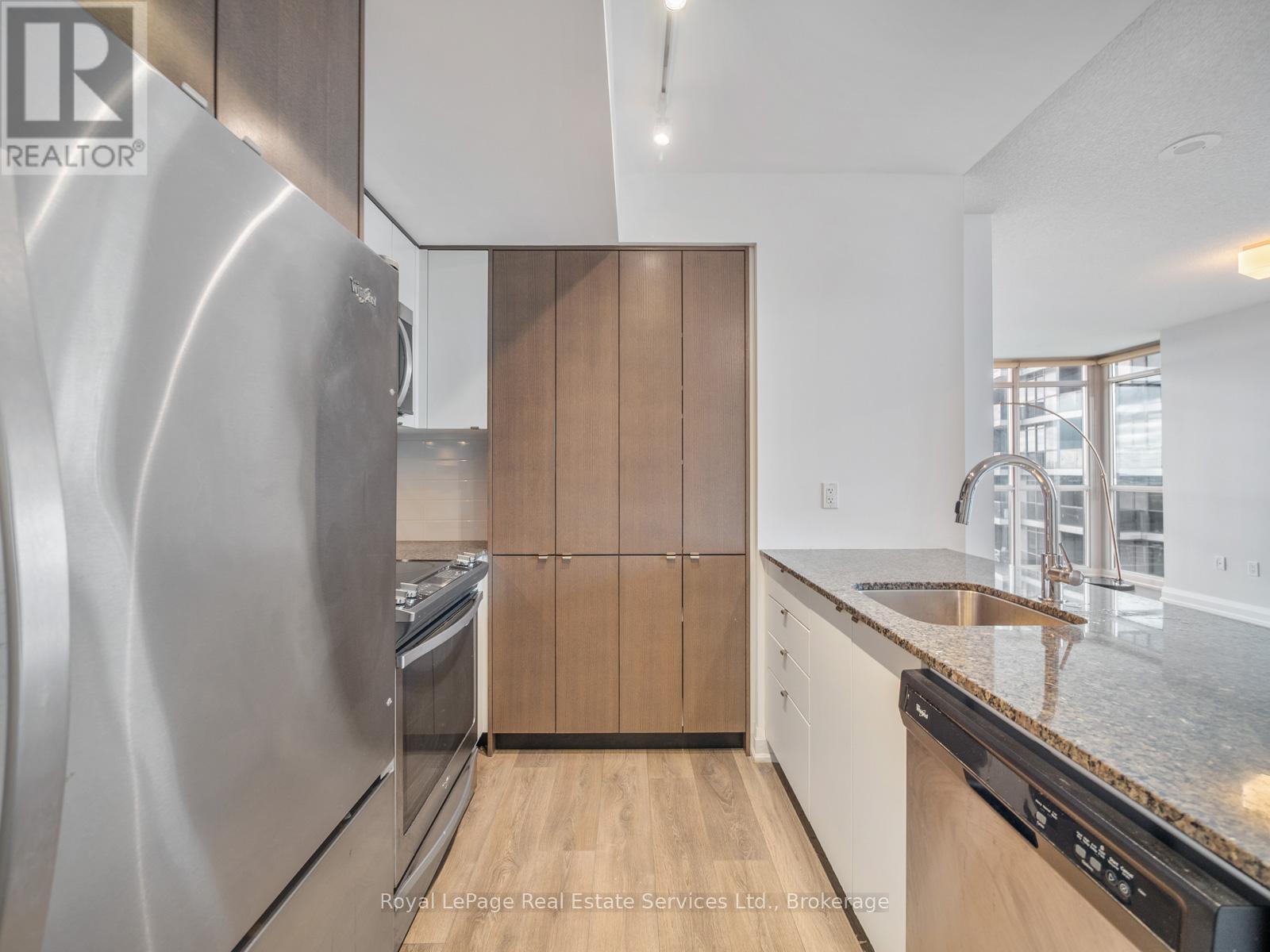 












2107 - 9 VALHALLA INN ROAD

,
Toronto (Islington-City Centre West),




Ontario
M9B1B2

