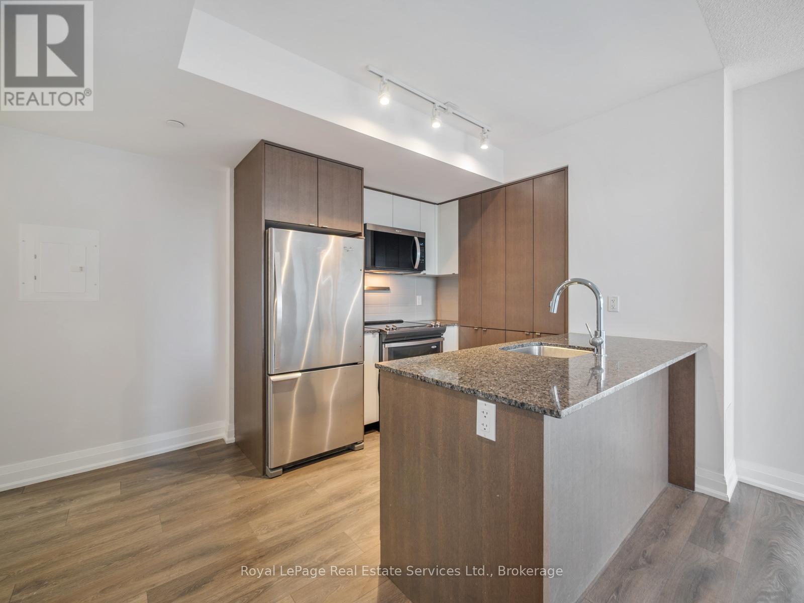 












2107 - 9 VALHALLA INN ROAD

,
Toronto (Islington-City Centre West),




Ontario
M9B1B2

