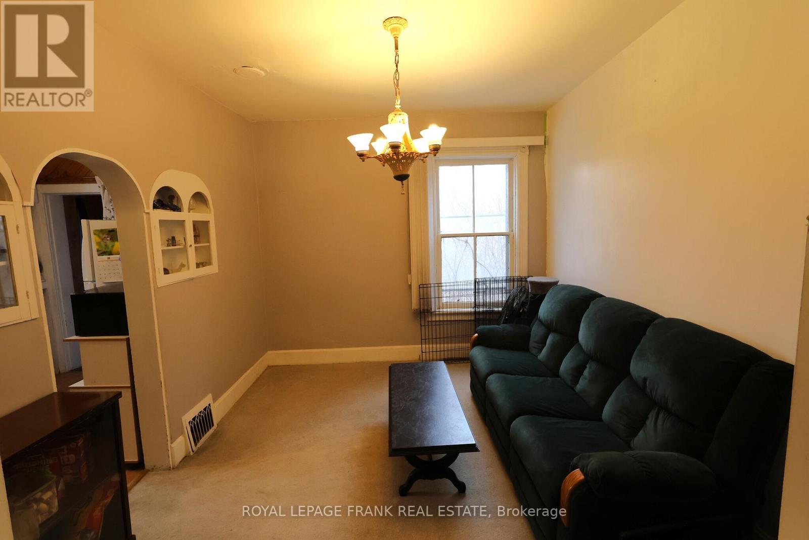 












294 PARKHILL ROAD W

,
Peterborough (Northcrest Ward 5),




Ontario
K9H3H7

