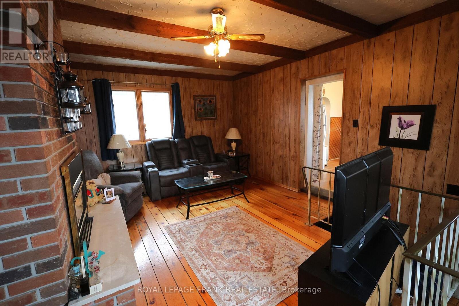 












294 PARKHILL ROAD W

,
Peterborough (Northcrest Ward 5),




Ontario
K9H3H7

