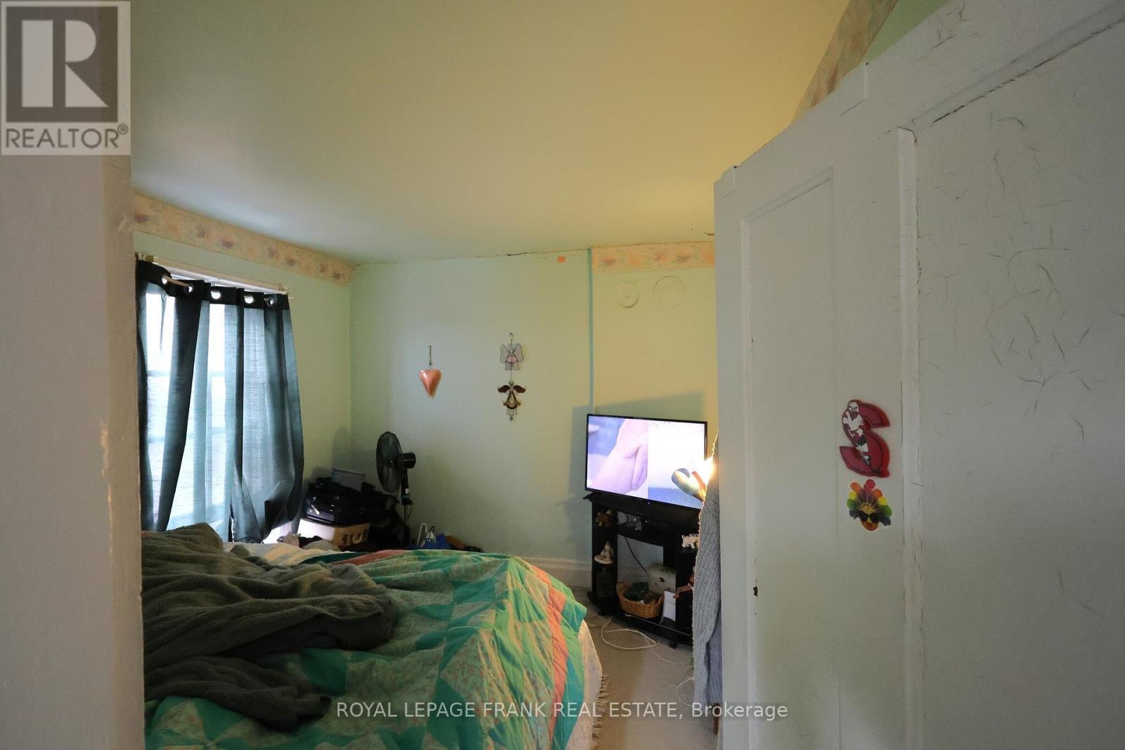 












294 PARKHILL ROAD W

,
Peterborough (Northcrest Ward 5),




Ontario
K9H3H7

