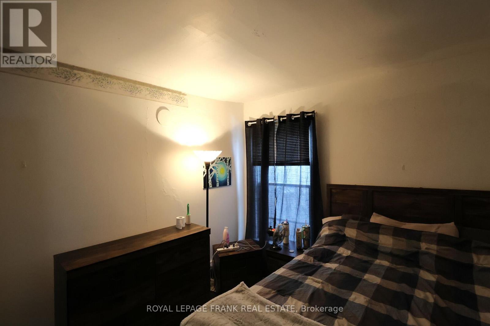 












294 PARKHILL ROAD W

,
Peterborough (Northcrest Ward 5),




Ontario
K9H3H7

