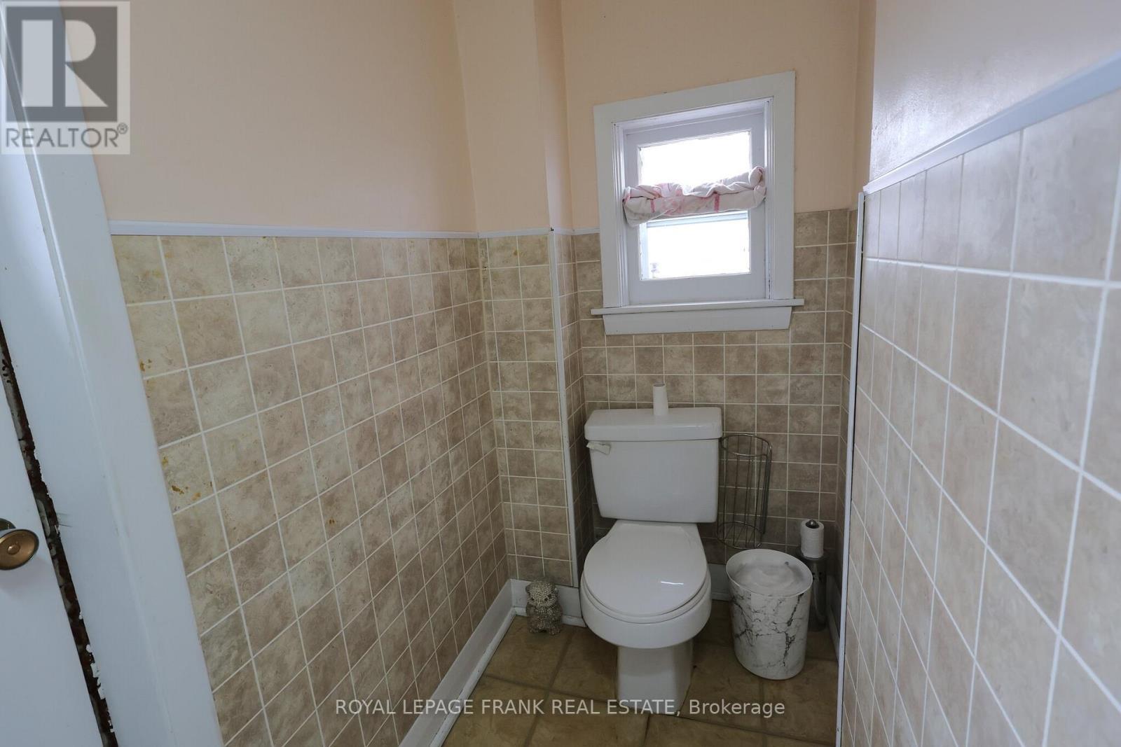 












294 PARKHILL ROAD W

,
Peterborough (Northcrest Ward 5),




Ontario
K9H3H7

