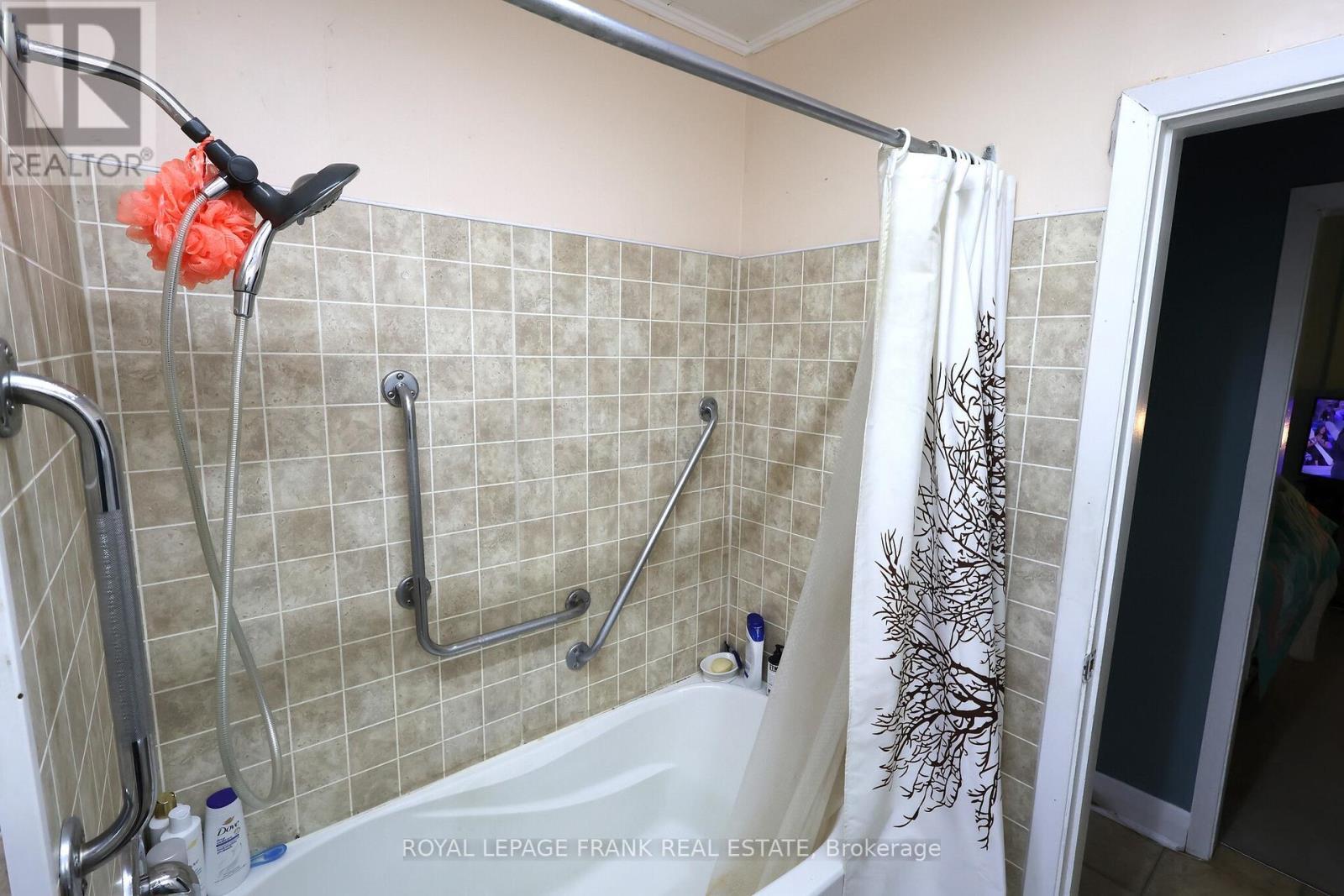 












294 PARKHILL ROAD W

,
Peterborough (Northcrest Ward 5),




Ontario
K9H3H7

