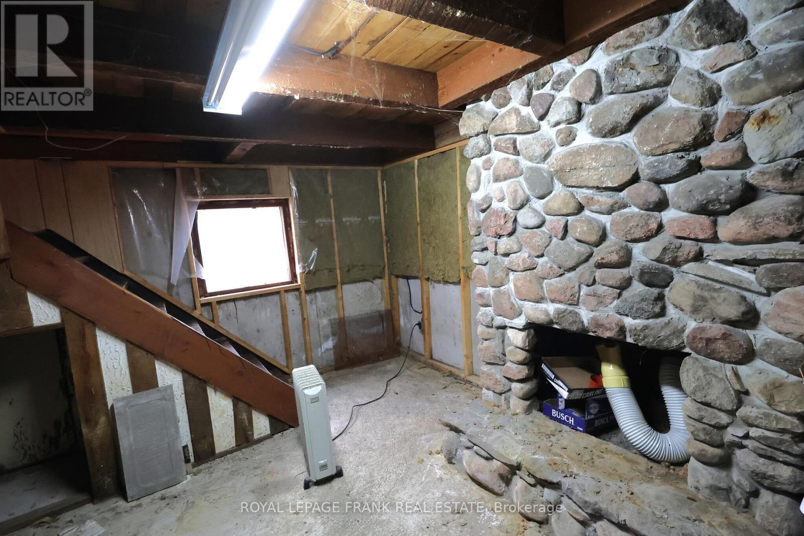 












294 PARKHILL ROAD W

,
Peterborough (Northcrest Ward 5),




Ontario
K9H3H7

