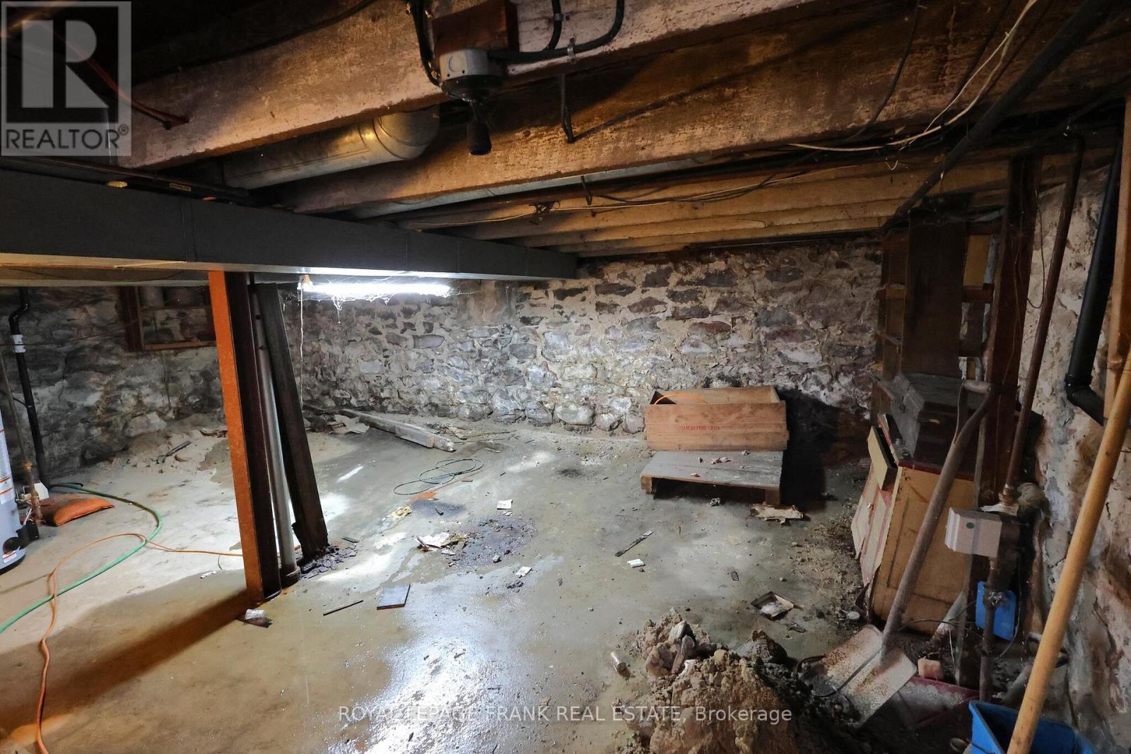 












294 PARKHILL ROAD W

,
Peterborough (Northcrest Ward 5),




Ontario
K9H3H7

