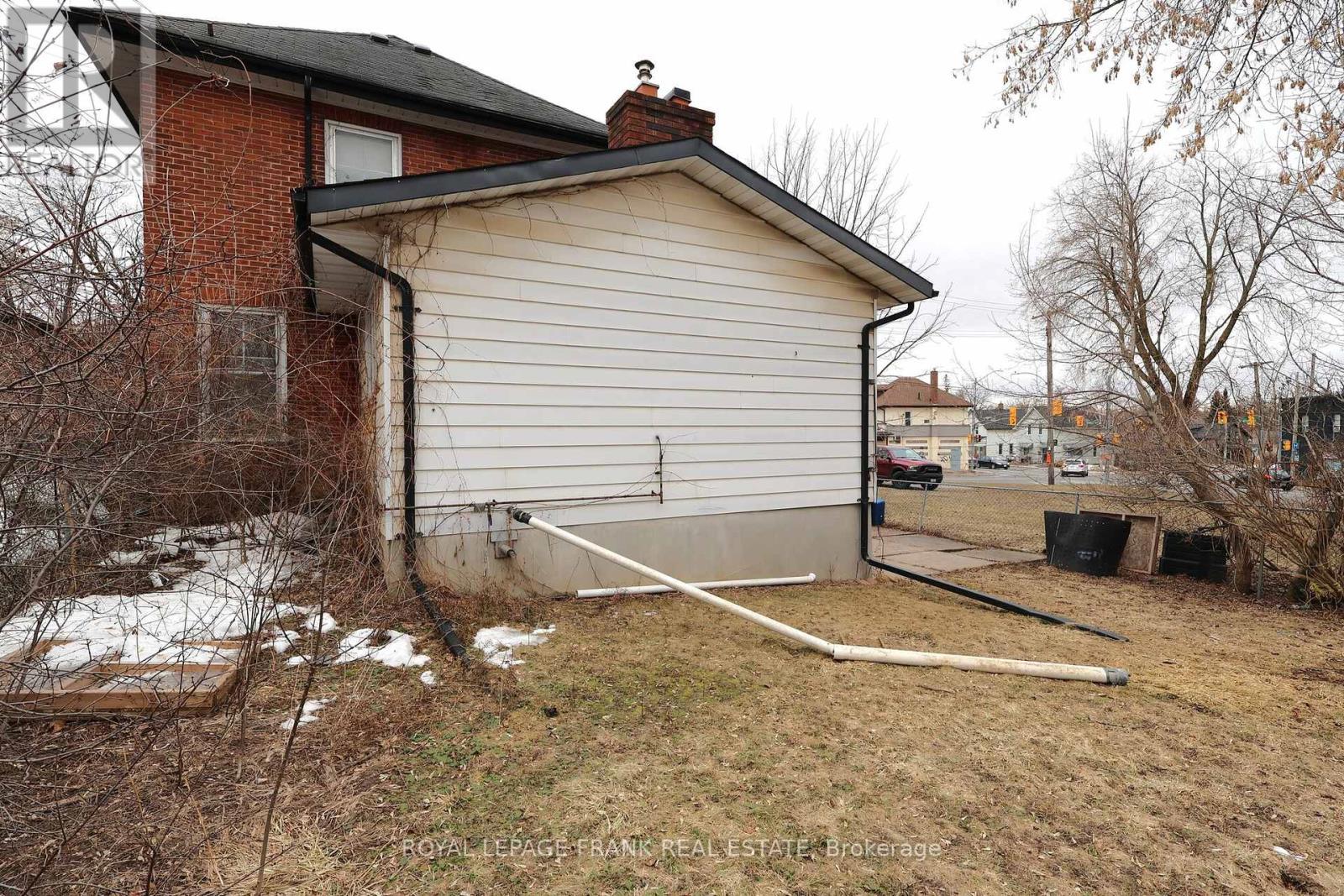 












294 PARKHILL ROAD W

,
Peterborough (Northcrest Ward 5),




Ontario
K9H3H7

