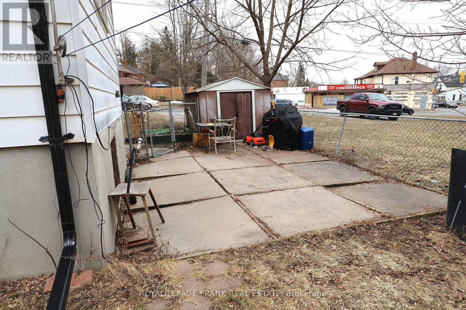 












294 PARKHILL ROAD W

,
Peterborough (Northcrest Ward 5),




Ontario
K9H3H7

