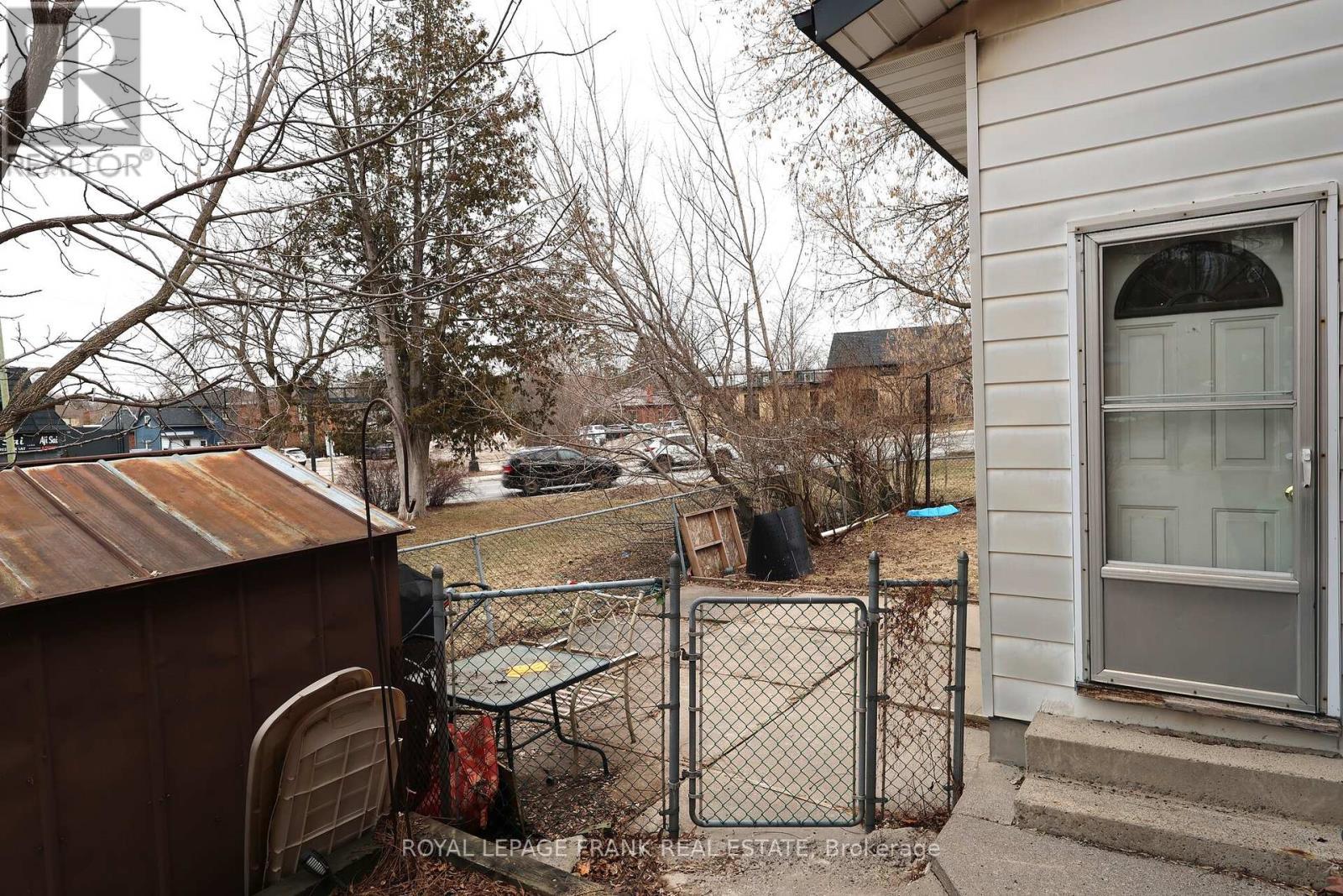 












294 PARKHILL ROAD W

,
Peterborough (Northcrest Ward 5),




Ontario
K9H3H7

