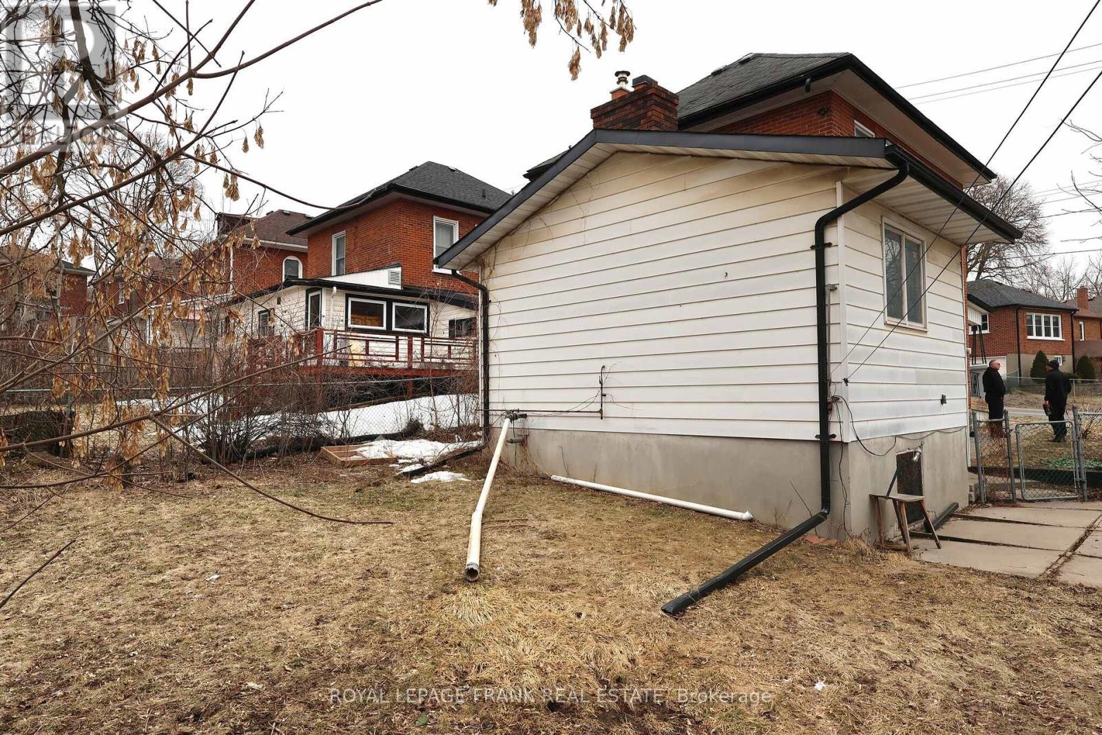 












294 PARKHILL ROAD W

,
Peterborough (Northcrest Ward 5),




Ontario
K9H3H7

