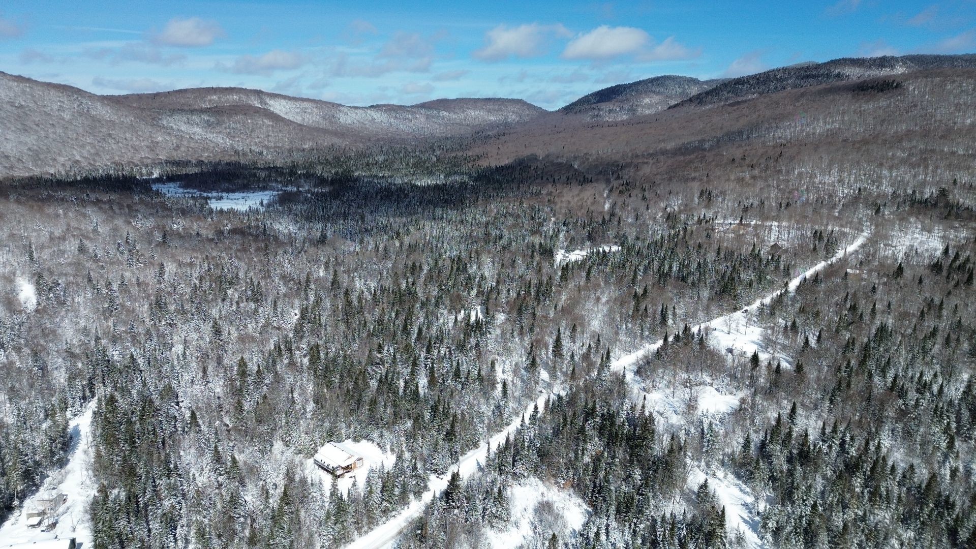 












Ch. Val-Mont

,
Val-des-Lacs,







QC
J0T2P0


