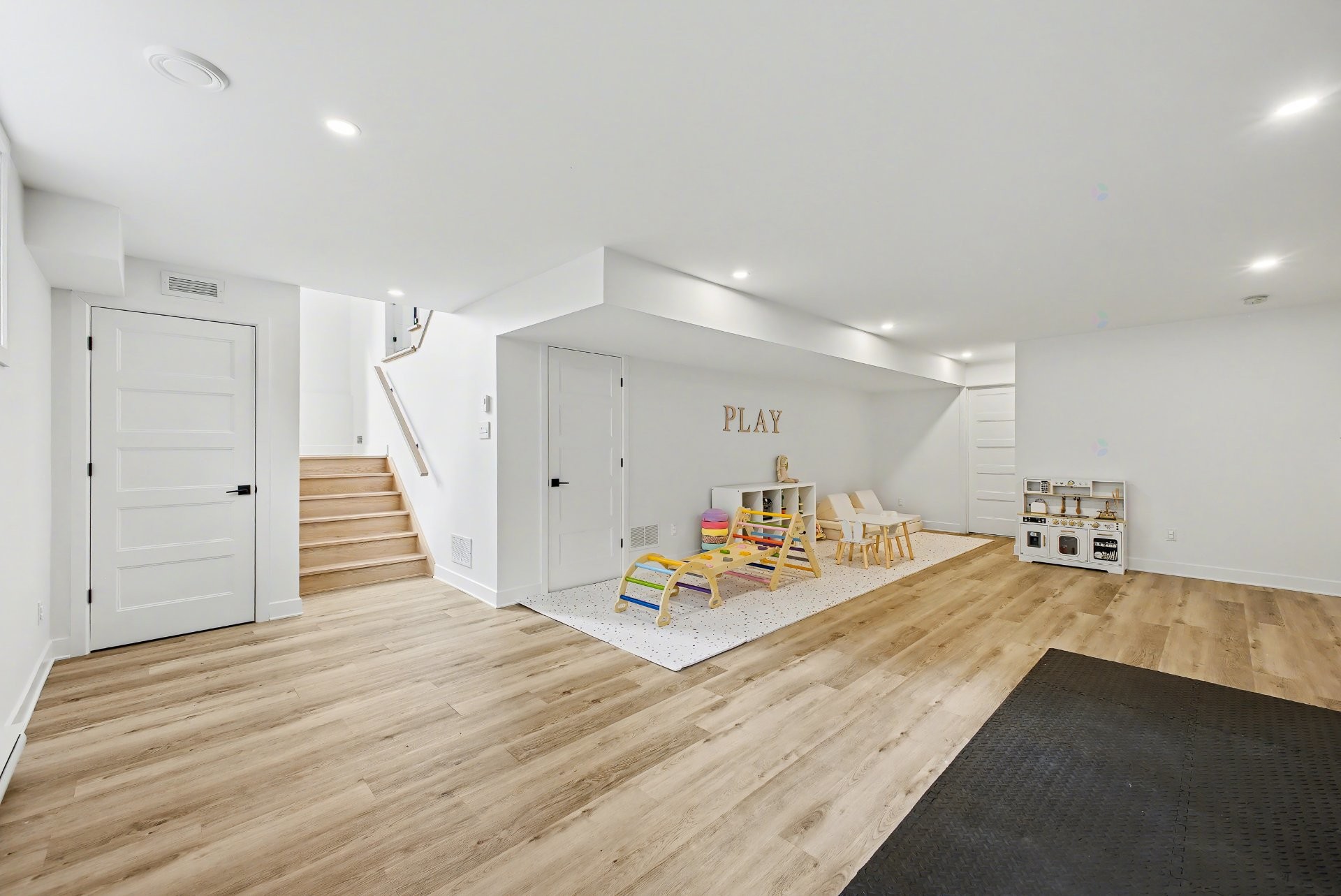 









283


Rue de l'Aigle

,
Carignan,




QC
J3L7C3

