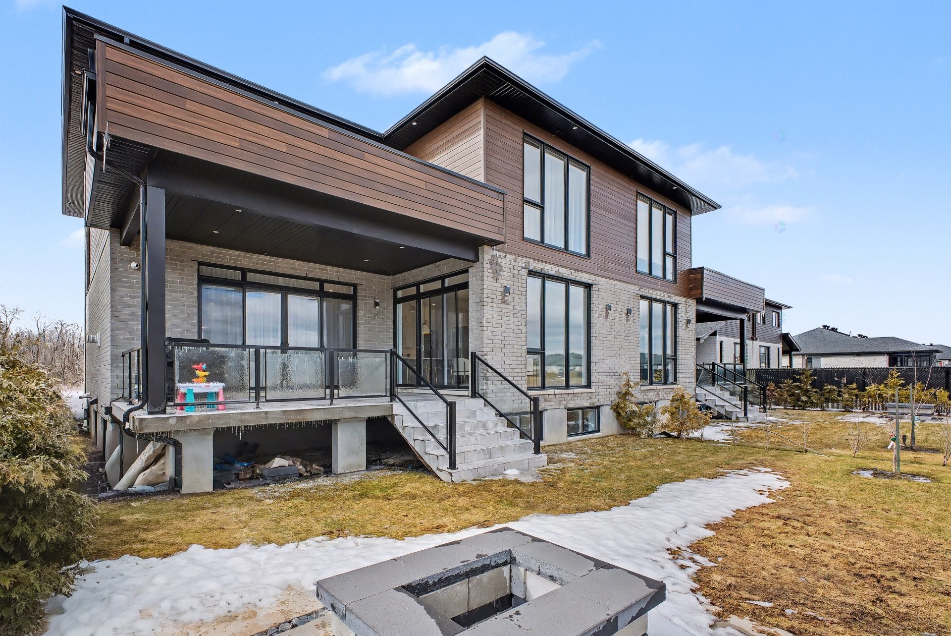 









283


Rue de l'Aigle

,
Carignan,




QC
J3L7C3

