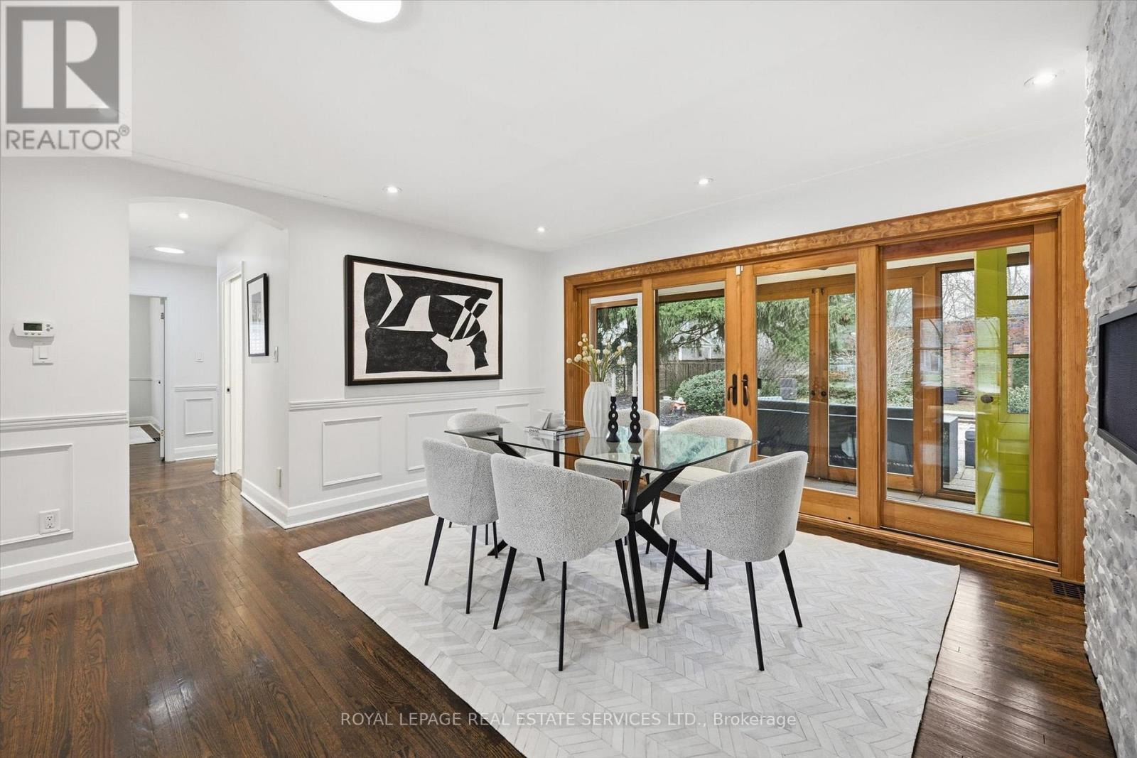 












108 LLOYMINN AVENUE

,
Hamilton,




Ontario
L9G1H6

