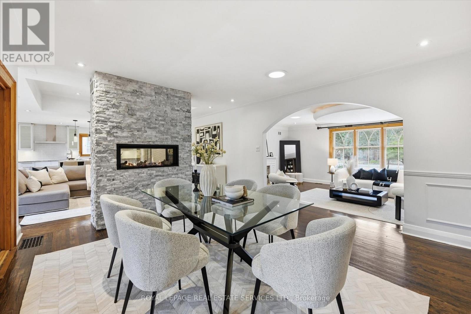 












108 LLOYMINN AVENUE

,
Hamilton,




Ontario
L9G1H6

