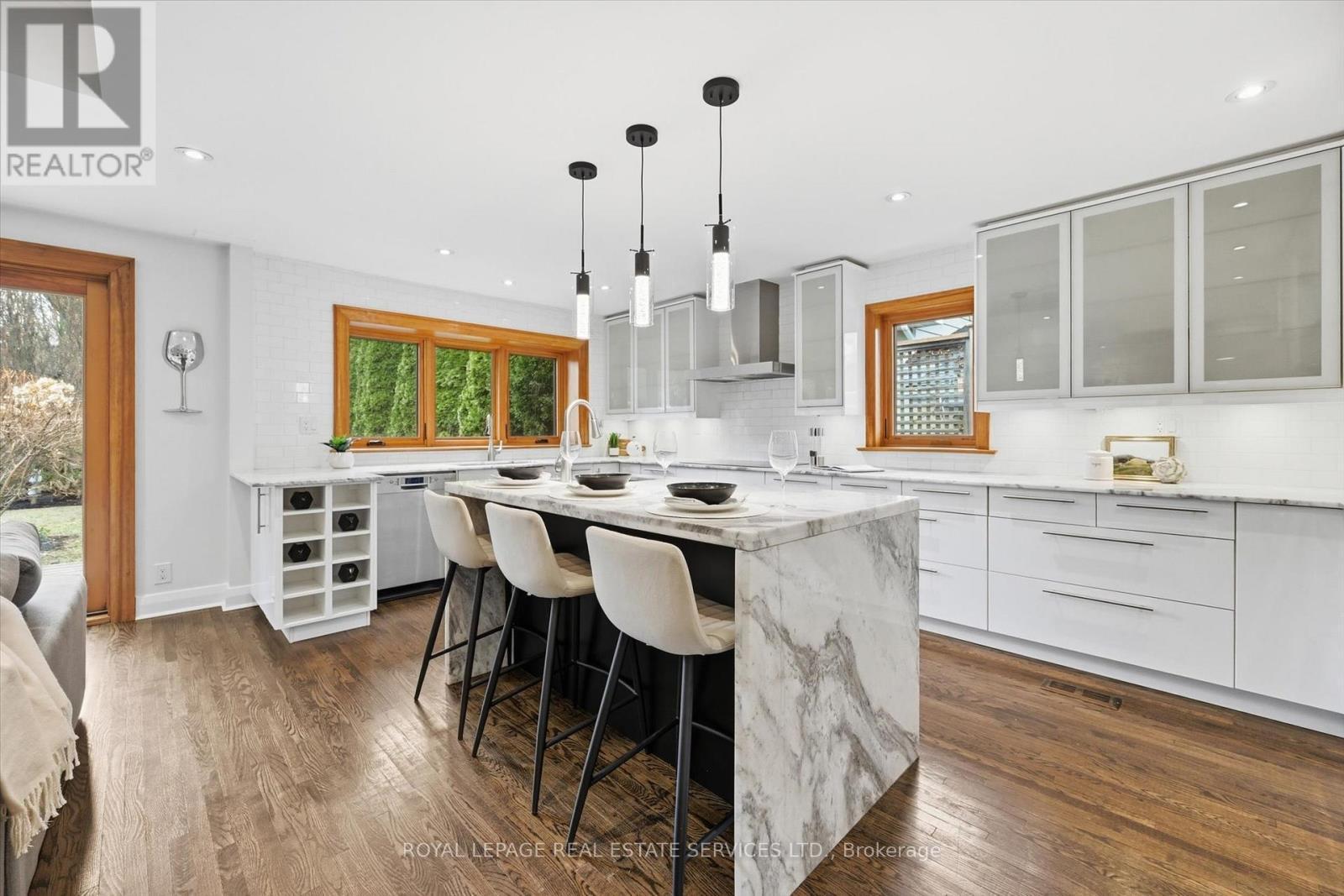 












108 LLOYMINN AVENUE

,
Hamilton,




Ontario
L9G1H6

