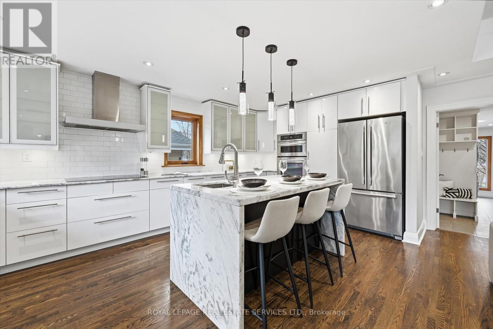 












108 LLOYMINN AVENUE

,
Hamilton,




Ontario
L9G1H6

