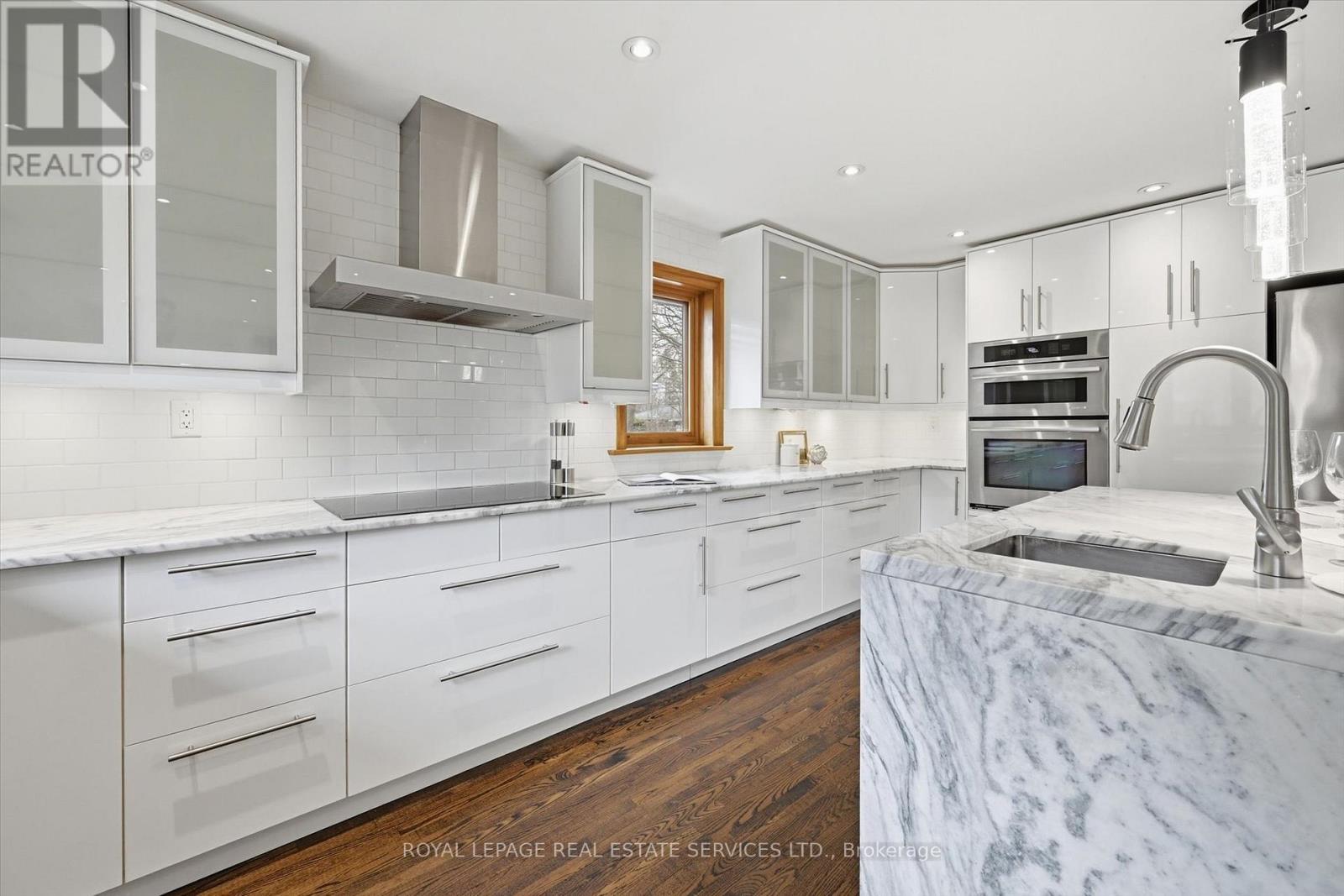 












108 LLOYMINN AVENUE

,
Hamilton,




Ontario
L9G1H6

