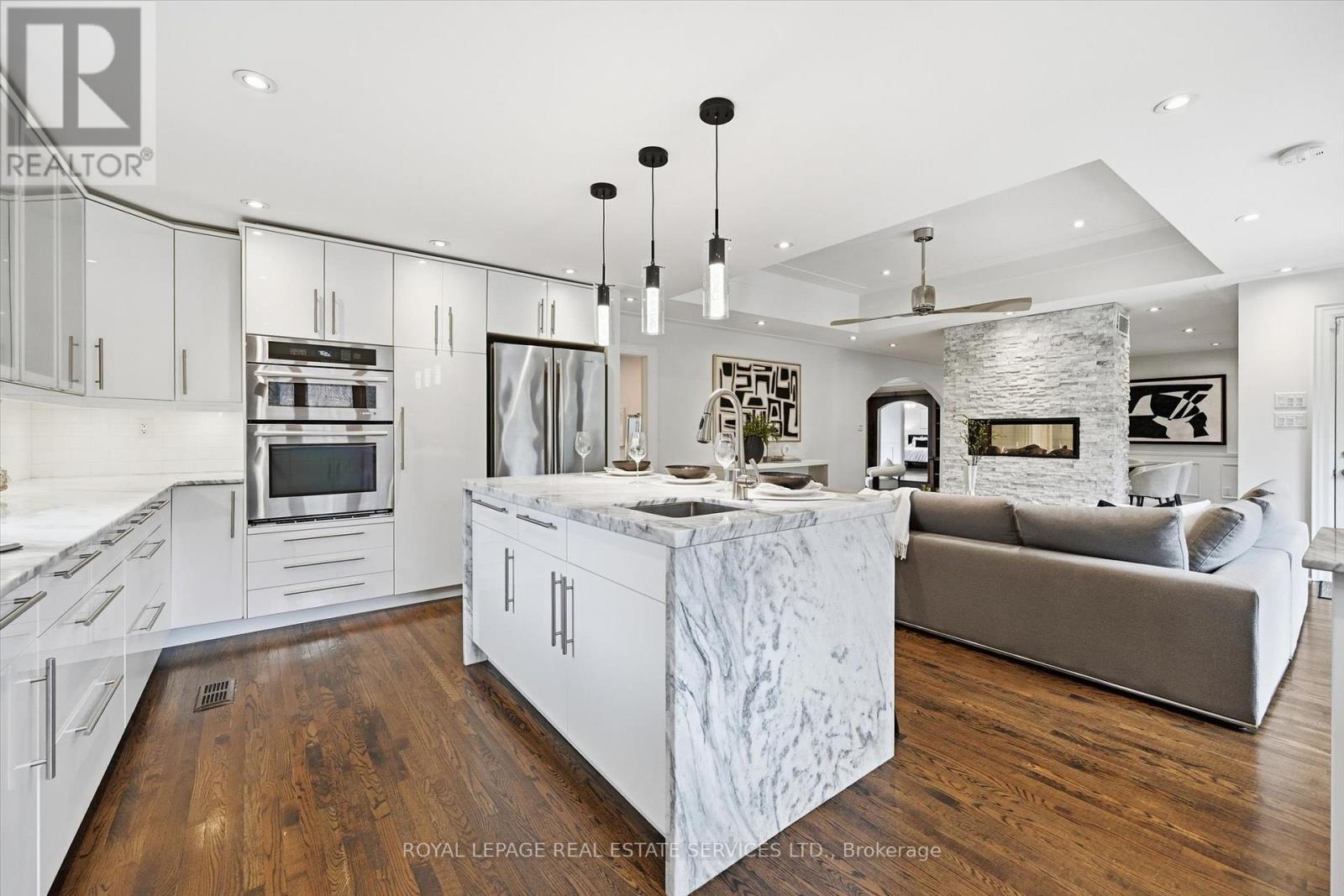 












108 LLOYMINN AVENUE

,
Hamilton,




Ontario
L9G1H6

