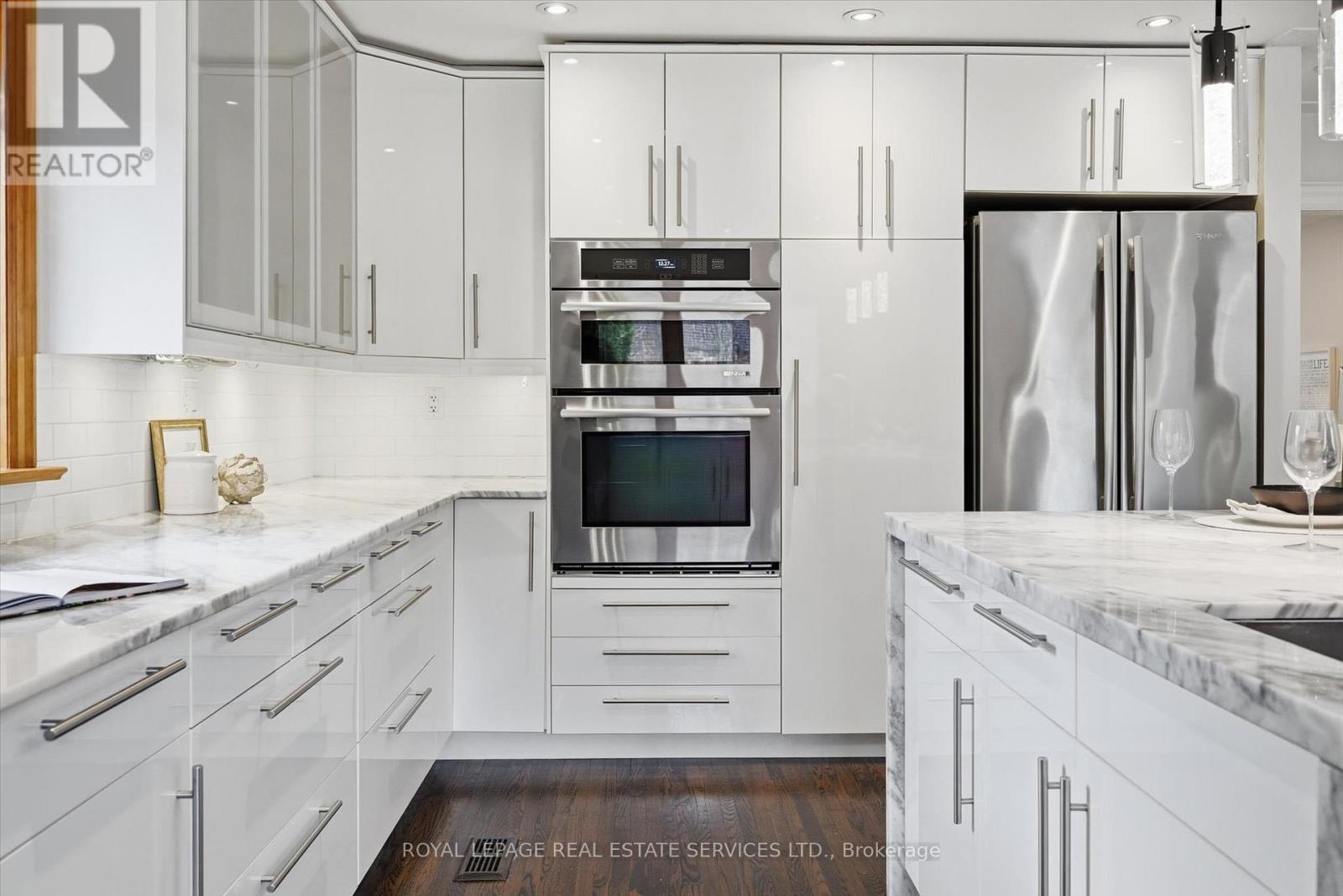 












108 LLOYMINN AVENUE

,
Hamilton,




Ontario
L9G1H6

