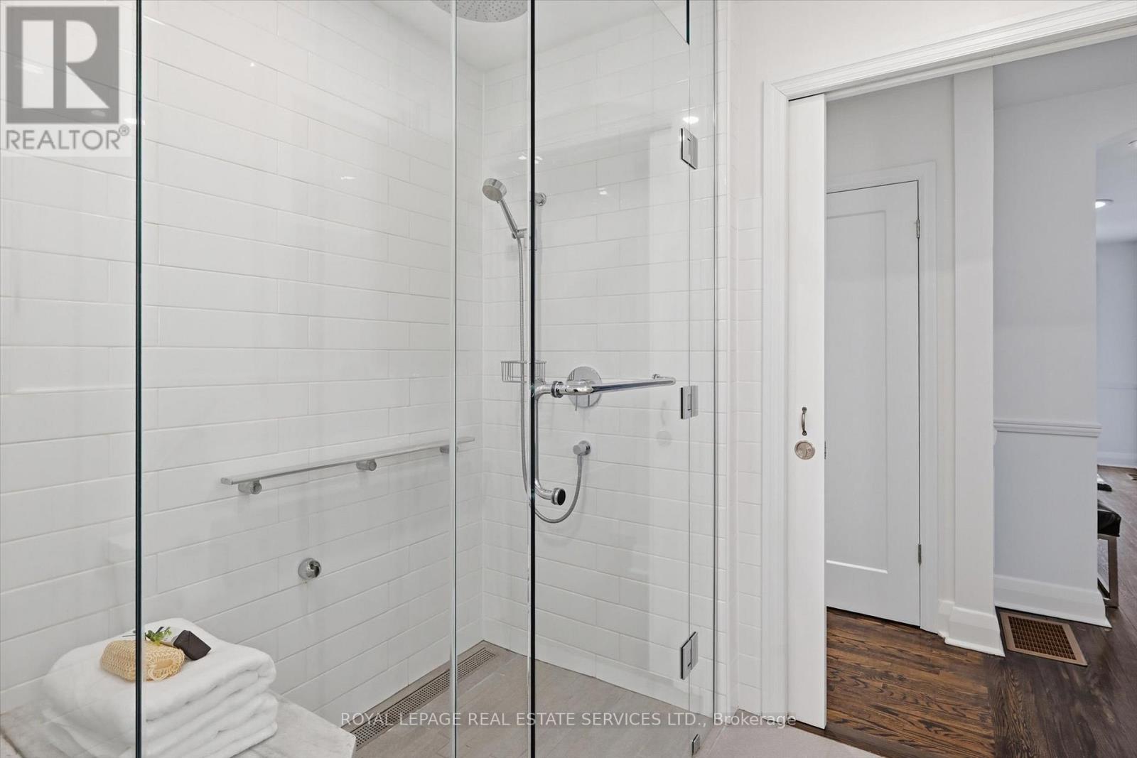 












108 LLOYMINN AVENUE

,
Hamilton,




Ontario
L9G1H6

