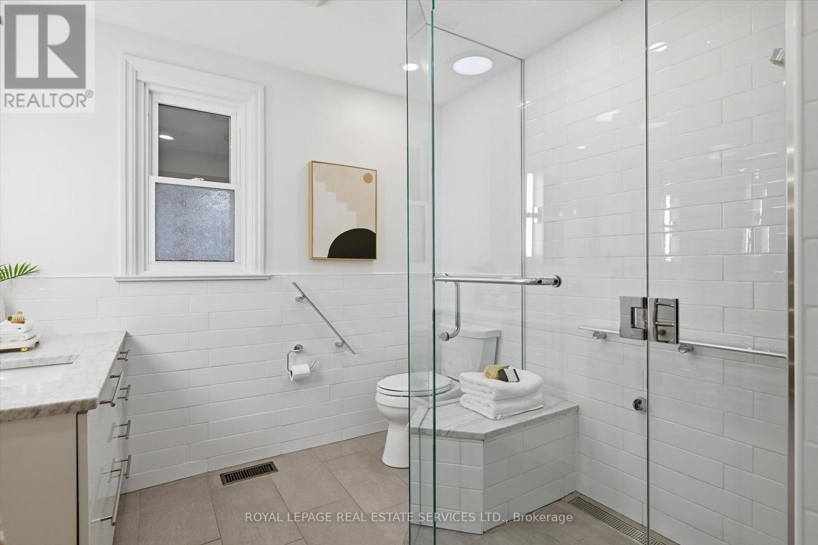 












108 LLOYMINN AVENUE

,
Hamilton,




Ontario
L9G1H6

