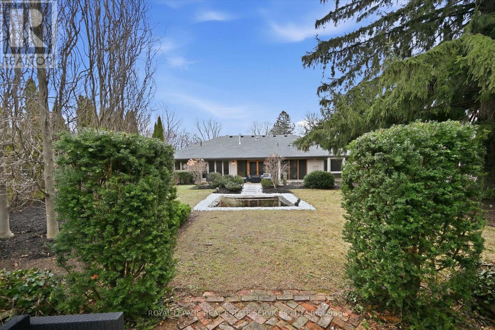 












108 LLOYMINN AVENUE

,
Hamilton,




Ontario
L9G1H6

