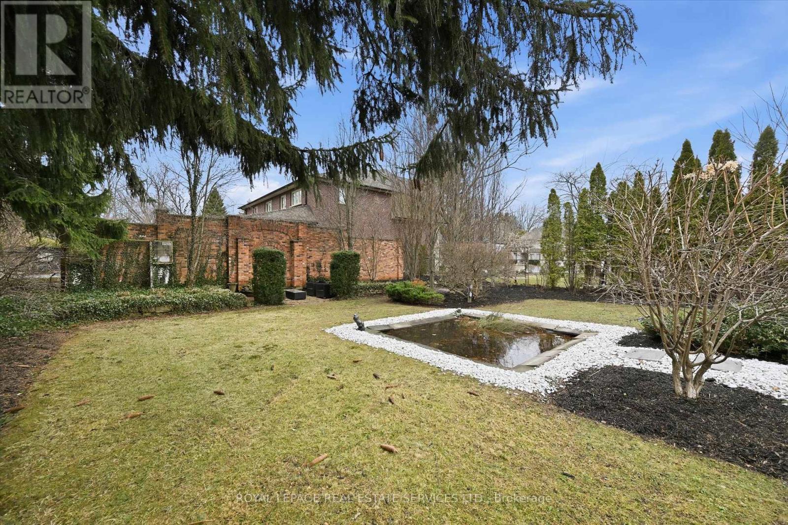 












108 LLOYMINN AVENUE

,
Hamilton,




Ontario
L9G1H6

