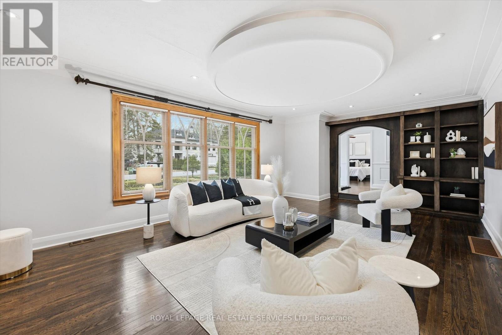 












108 LLOYMINN AVENUE

,
Hamilton,




Ontario
L9G1H6

